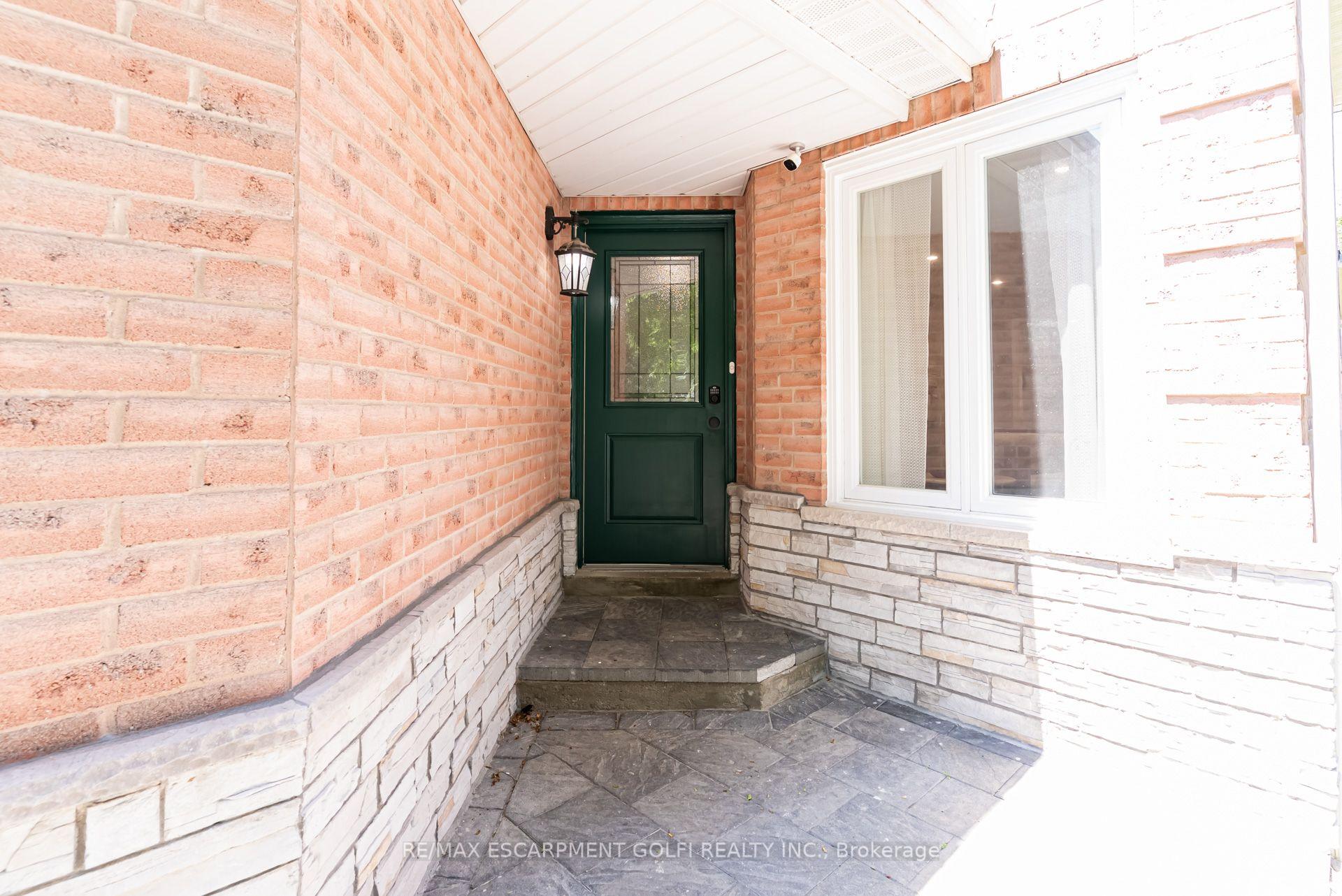 Photo 4 of 1190 Windgrove Square, Pickering, Liverpool — HOMEH