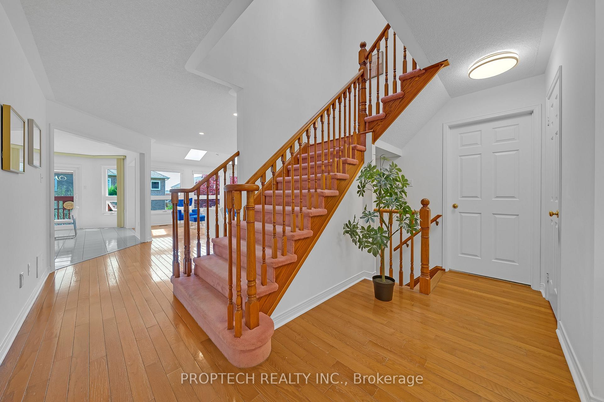 Photo 3 of 111 Paddock Lane, Markham, Markville — HOMEH