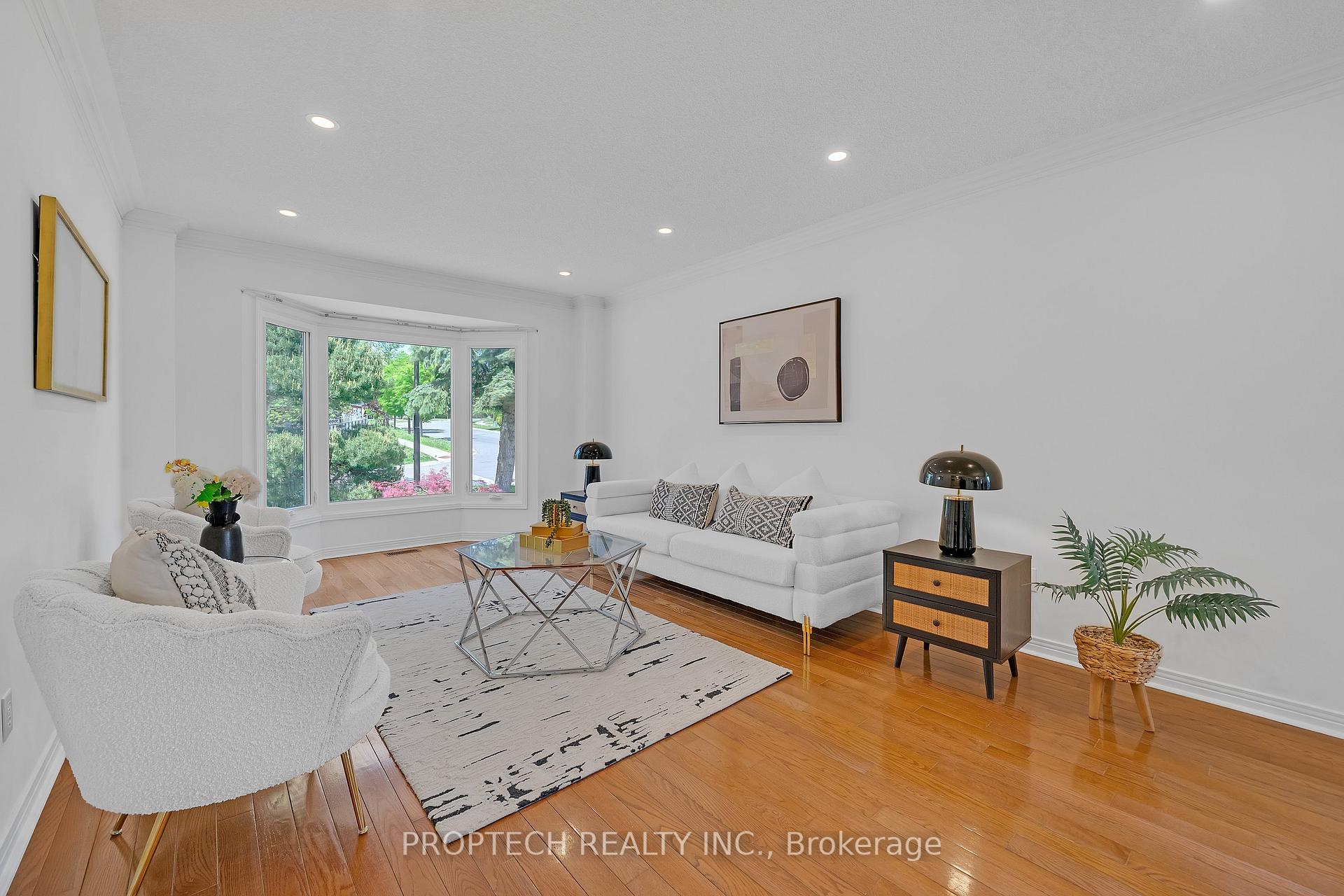 Photo 4 of 111 Paddock Lane, Markham, Markville — HOMEH