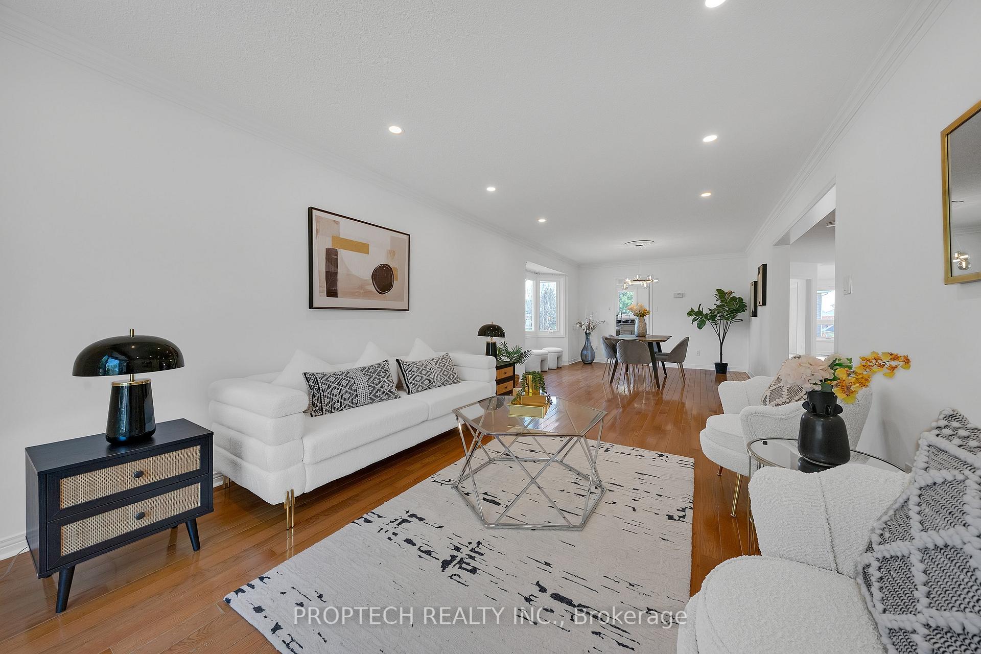 Photo 6 of 111 Paddock Lane, Markham, Markville — HOMEH