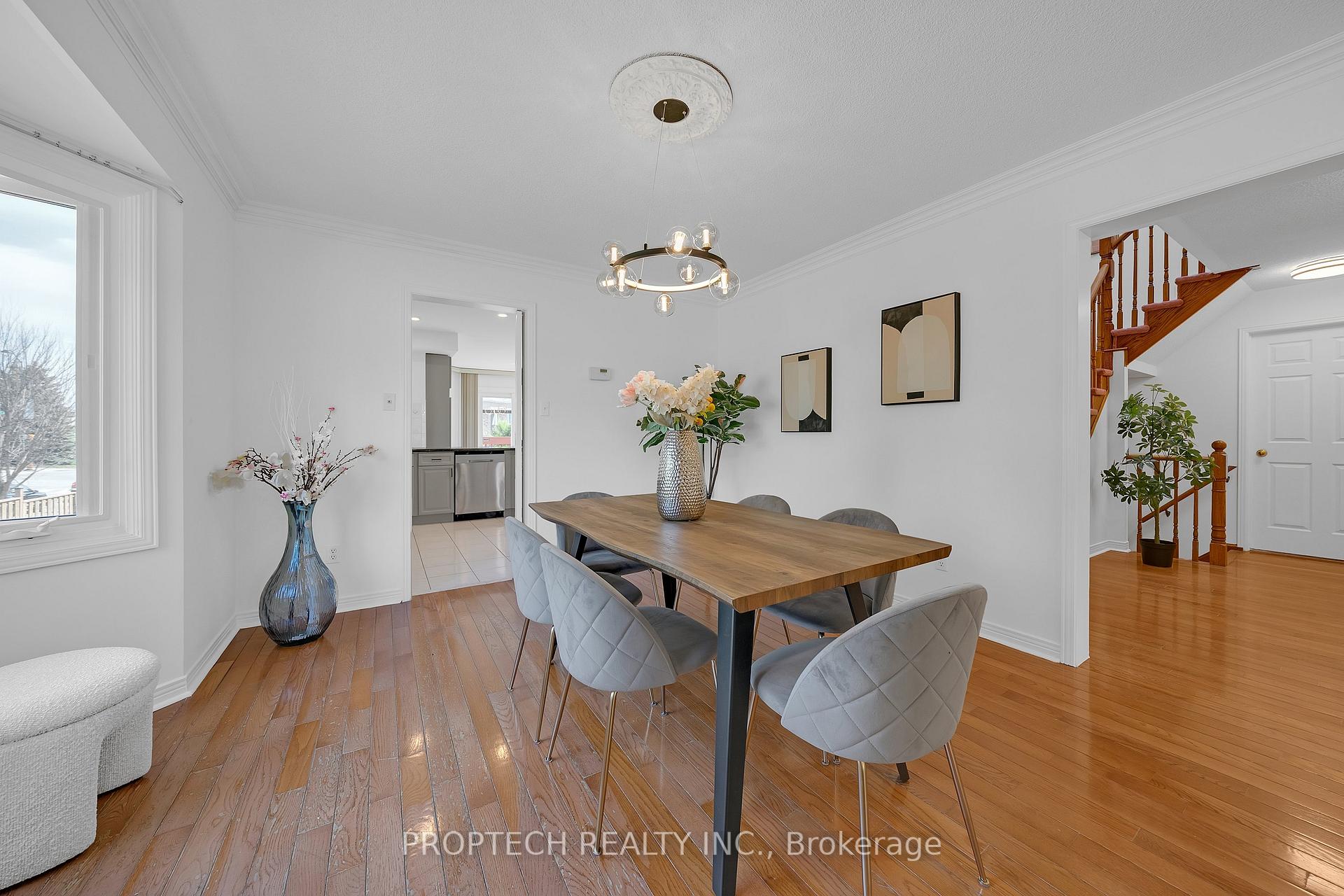 Photo 8 of 111 Paddock Lane, Markham, Markville — HOMEH
