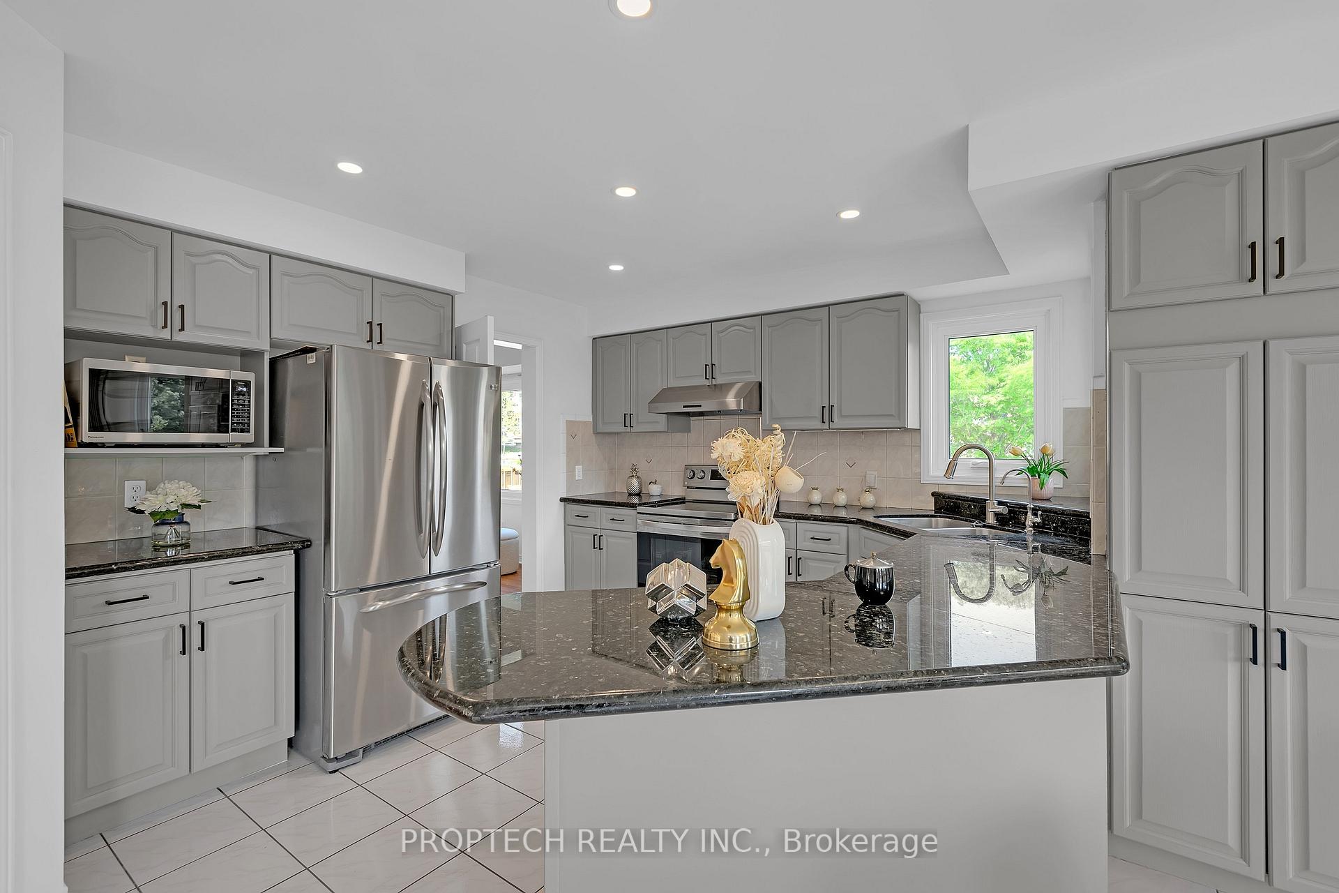 Photo 19 of 111 Paddock Lane, Markham, Markville — HOMEH
