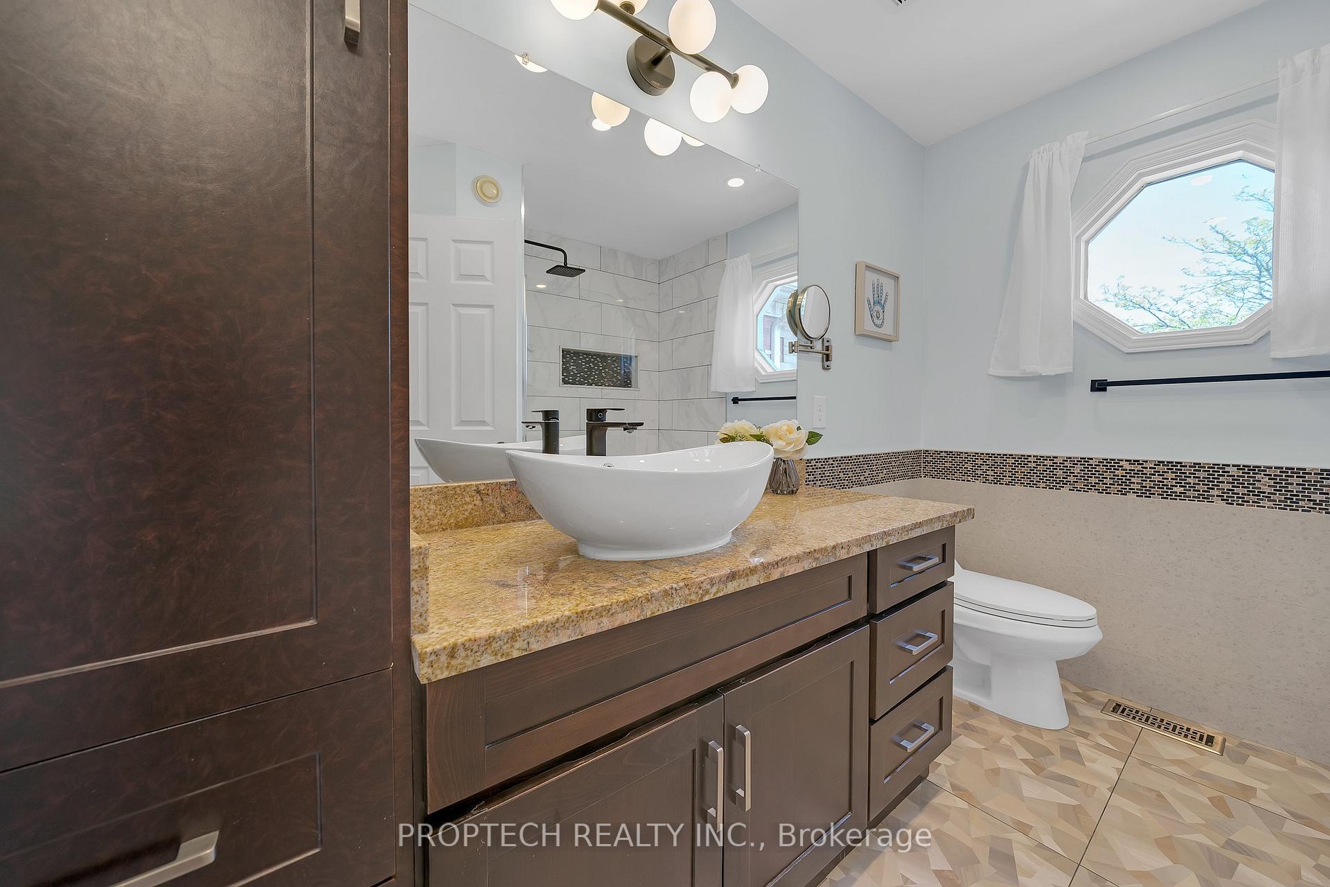 Photo 31 of 111 Paddock Lane, Markham, Markville — HOMEH