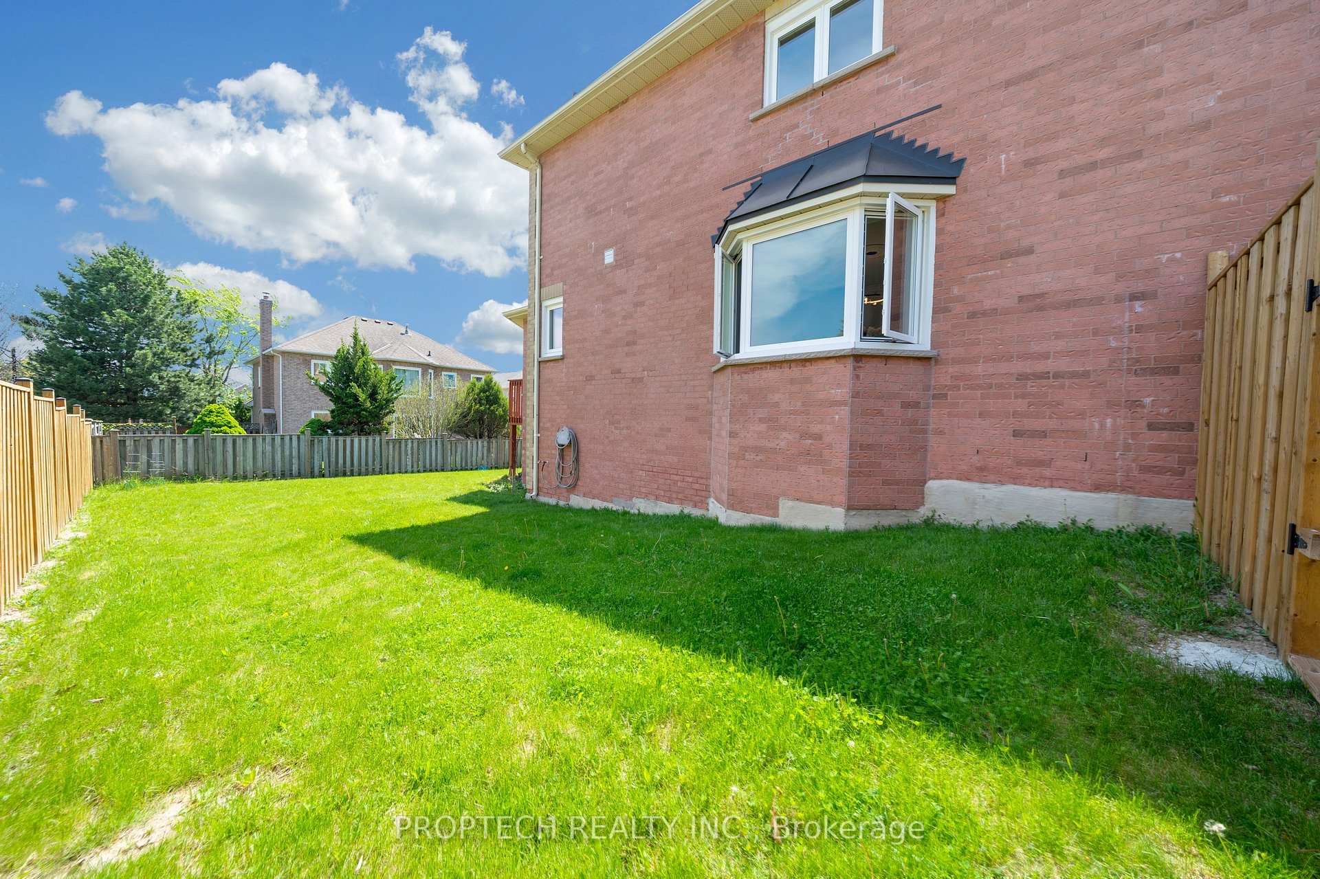 Photo 39 of 111 Paddock Lane, Markham, Markville — HOMEH