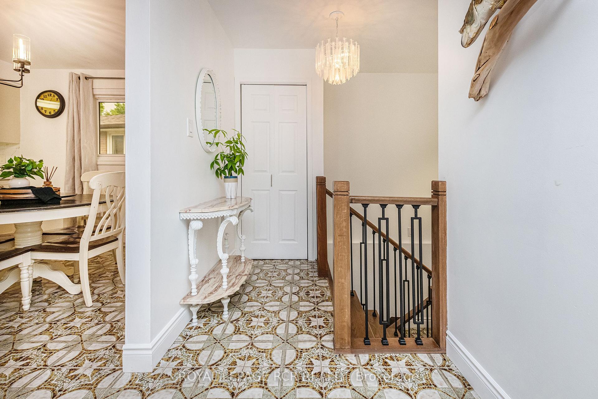 Photo 5 of 24 Petunias Road, Brampton, Madoc — HOMEH