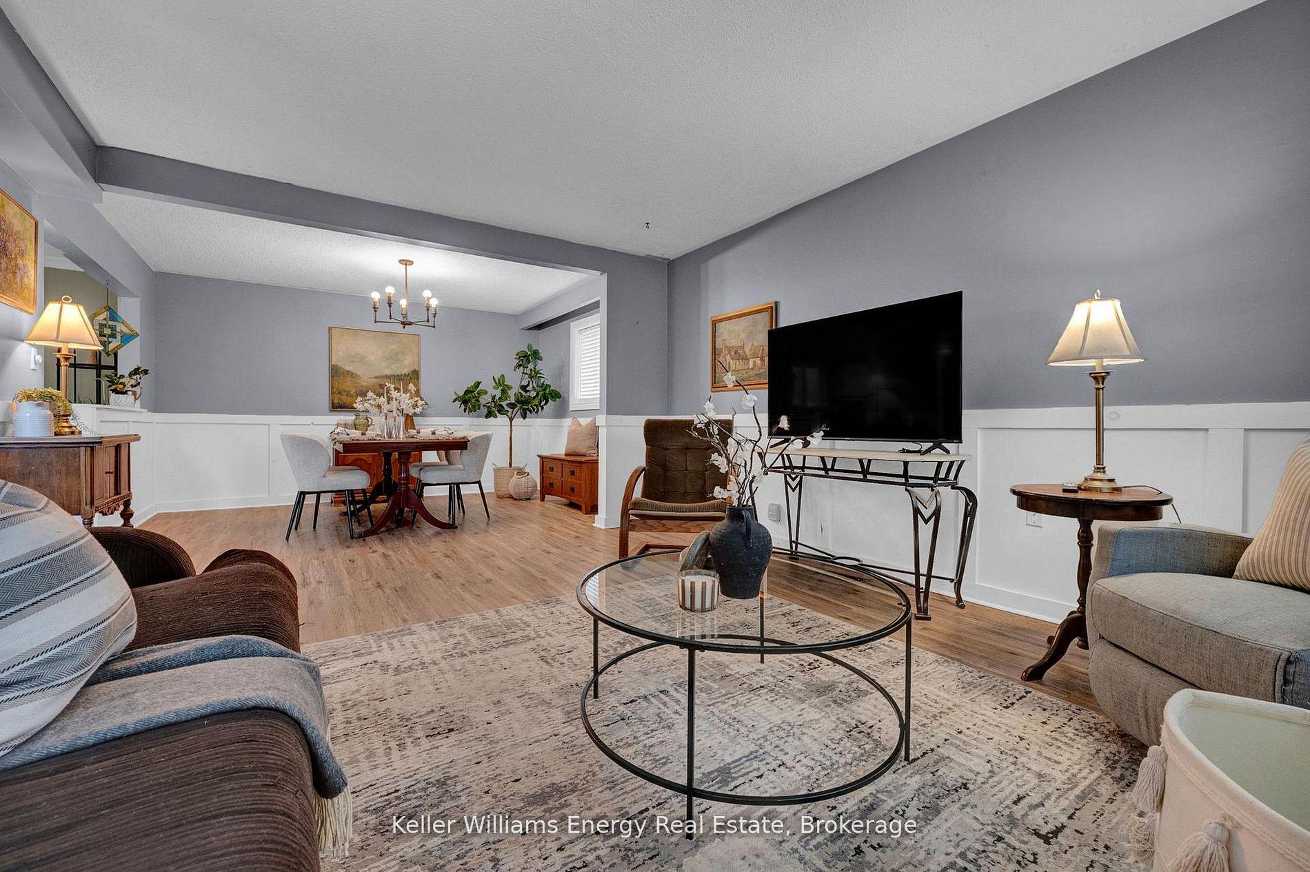Photo 5 of 906 Centre Street N, Whitby, Williamsburg — HOMEH