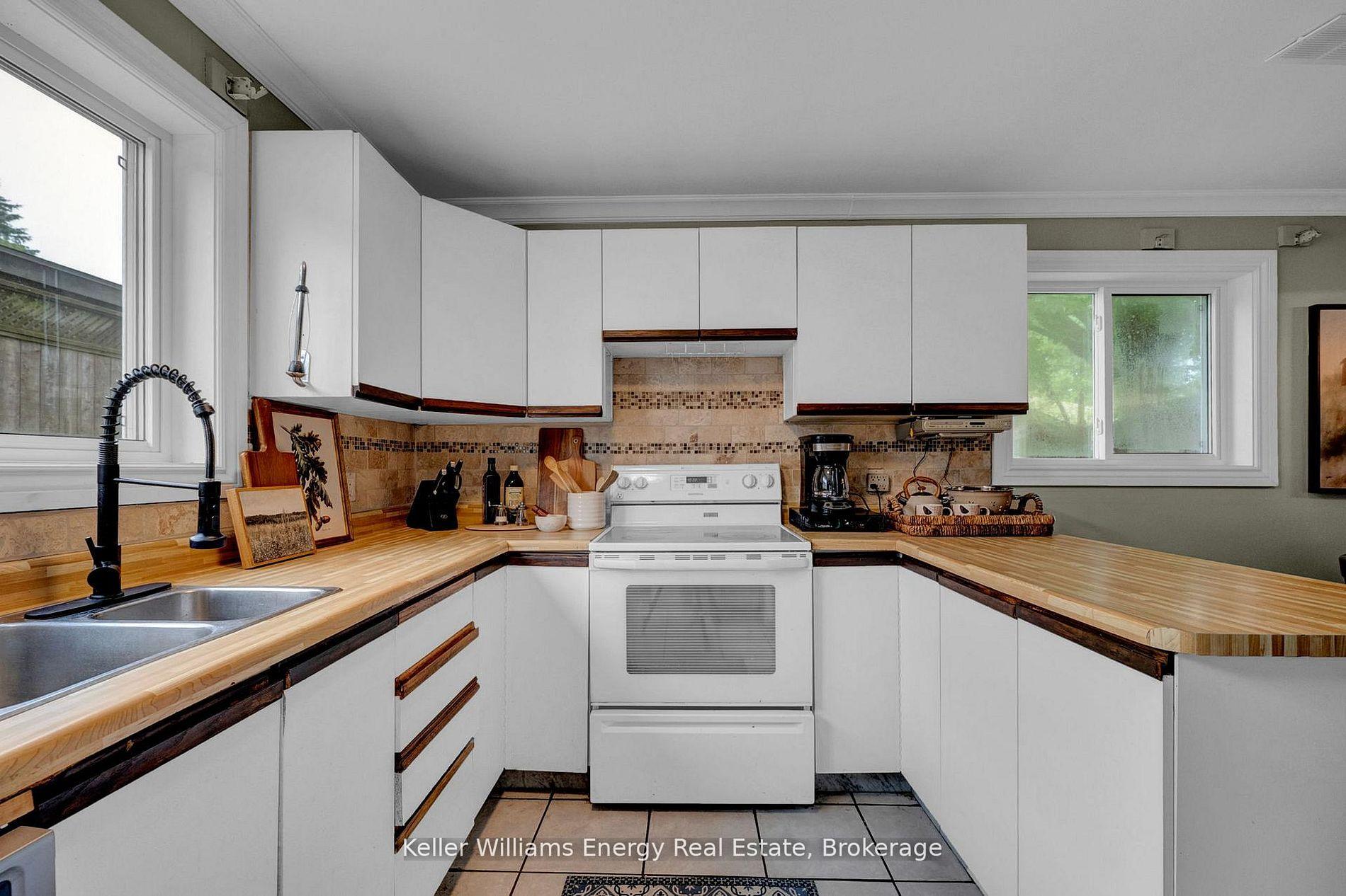Photo 9 of 906 Centre Street N, Whitby, Williamsburg — HOMEH