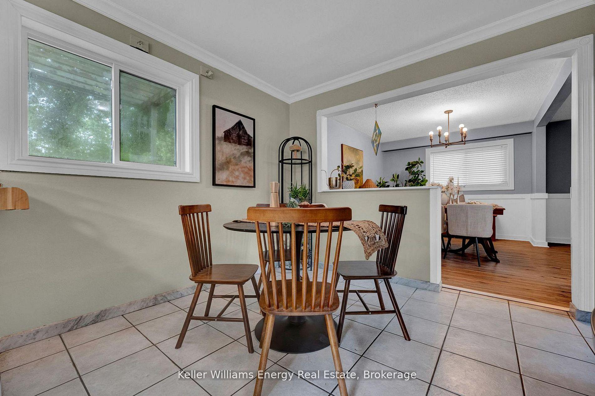 Photo 12 of 906 Centre Street N, Whitby, Williamsburg — HOMEH