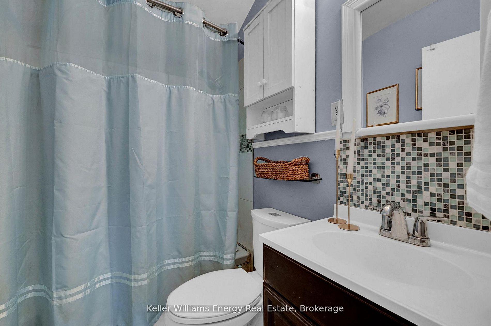 Photo 15 of 906 Centre Street N, Whitby, Williamsburg — HOMEH