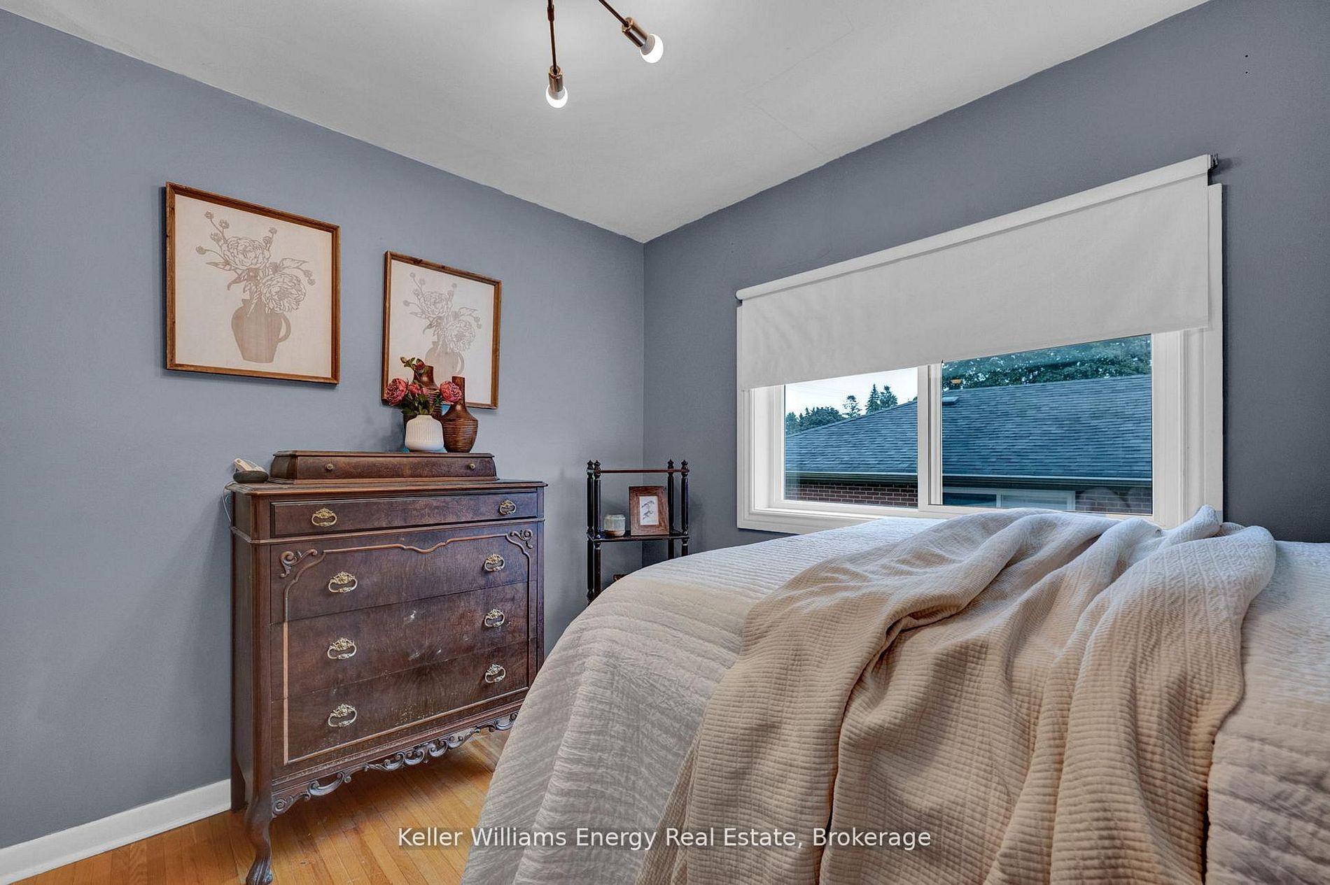 Photo 16 of 906 Centre Street N, Whitby, Williamsburg — HOMEH