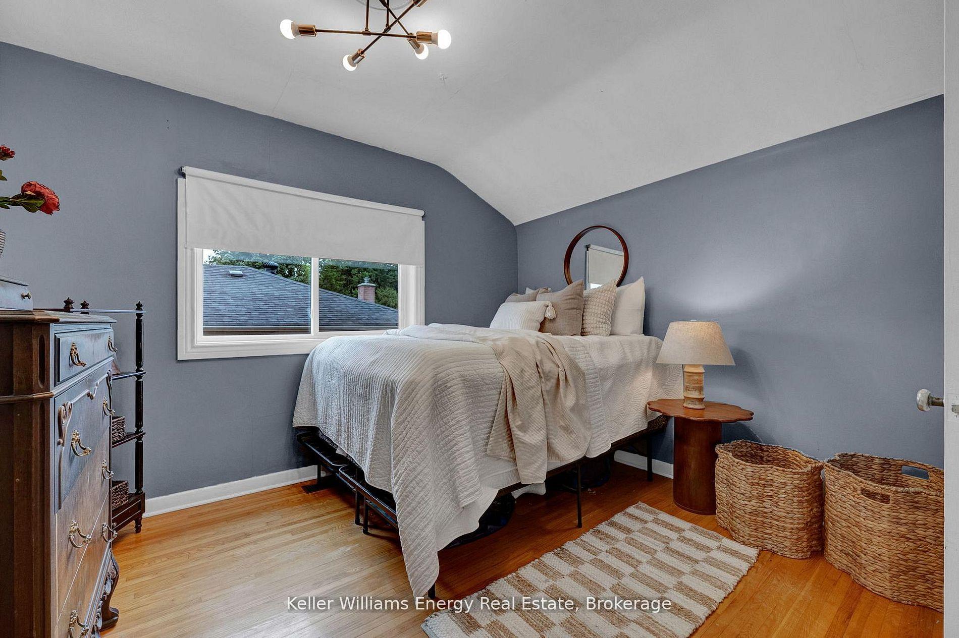 Photo 17 of 906 Centre Street N, Whitby, Williamsburg — HOMEH