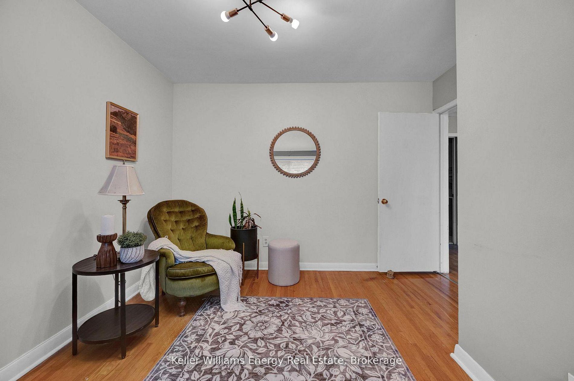 Photo 18 of 906 Centre Street N, Whitby, Williamsburg — HOMEH