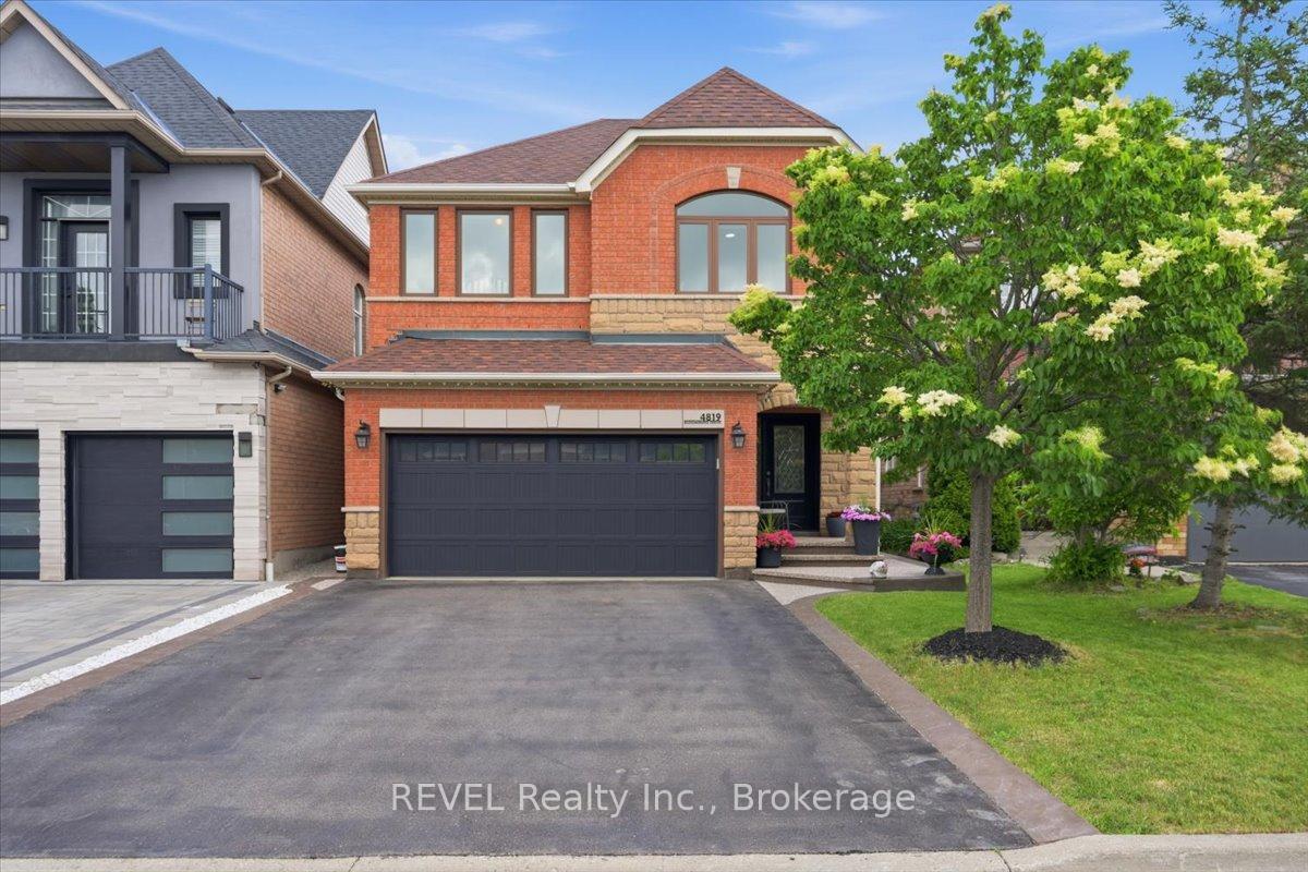 Front of 4819 Bloomburg Drive