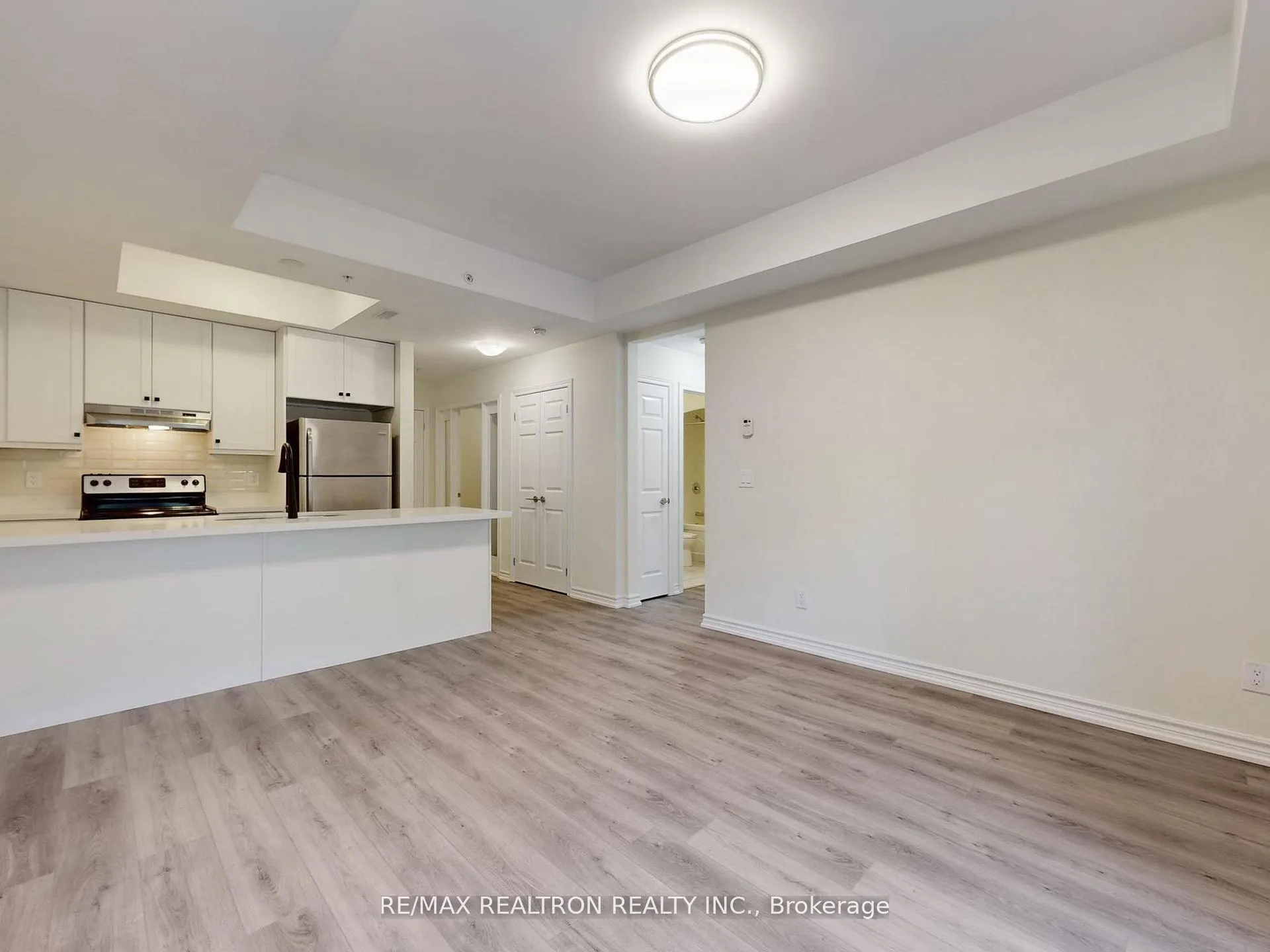 Photo 6 of Unit 112, 650 Gordon Street, Whitby, Port Whitby — HOMEH
