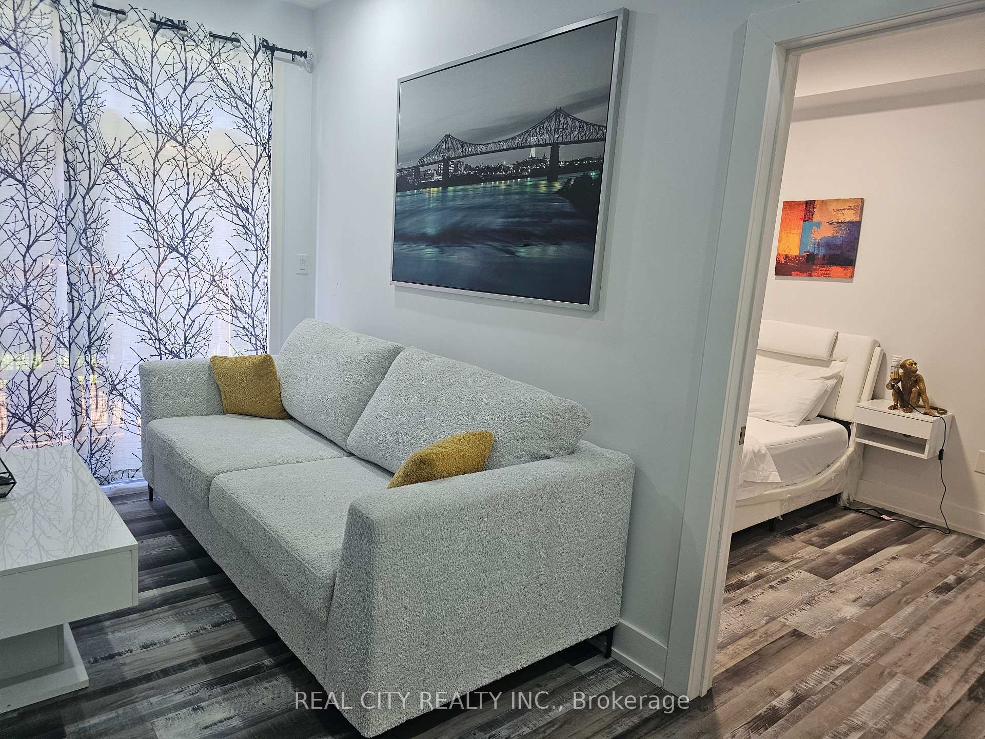 Photo 3 of 135 Farooq Boulevard, Vaughan, Vellore Village — HOMEH