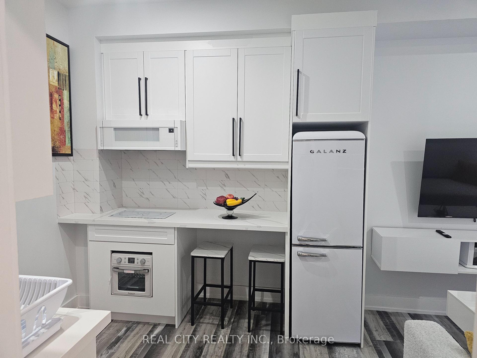Photo 5 of 135 Farooq Boulevard, Vaughan, Vellore Village — HOMEH