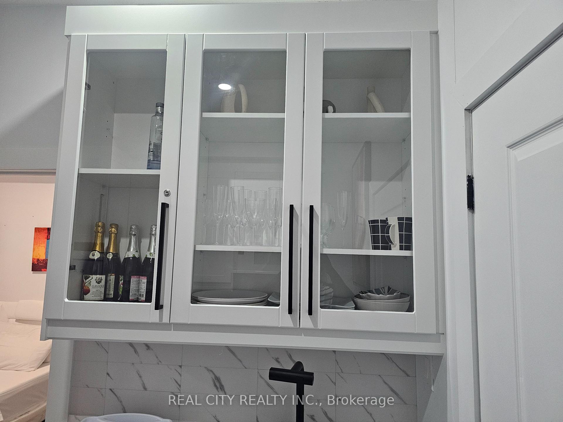 Photo 6 of 135 Farooq Boulevard, Vaughan, Vellore Village — HOMEH