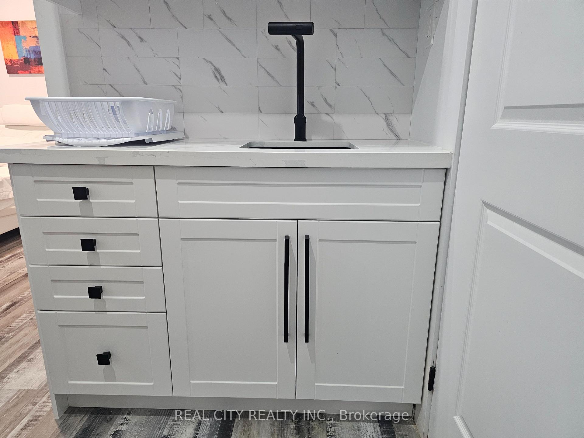 Photo 7 of 135 Farooq Boulevard, Vaughan, Vellore Village — HOMEH