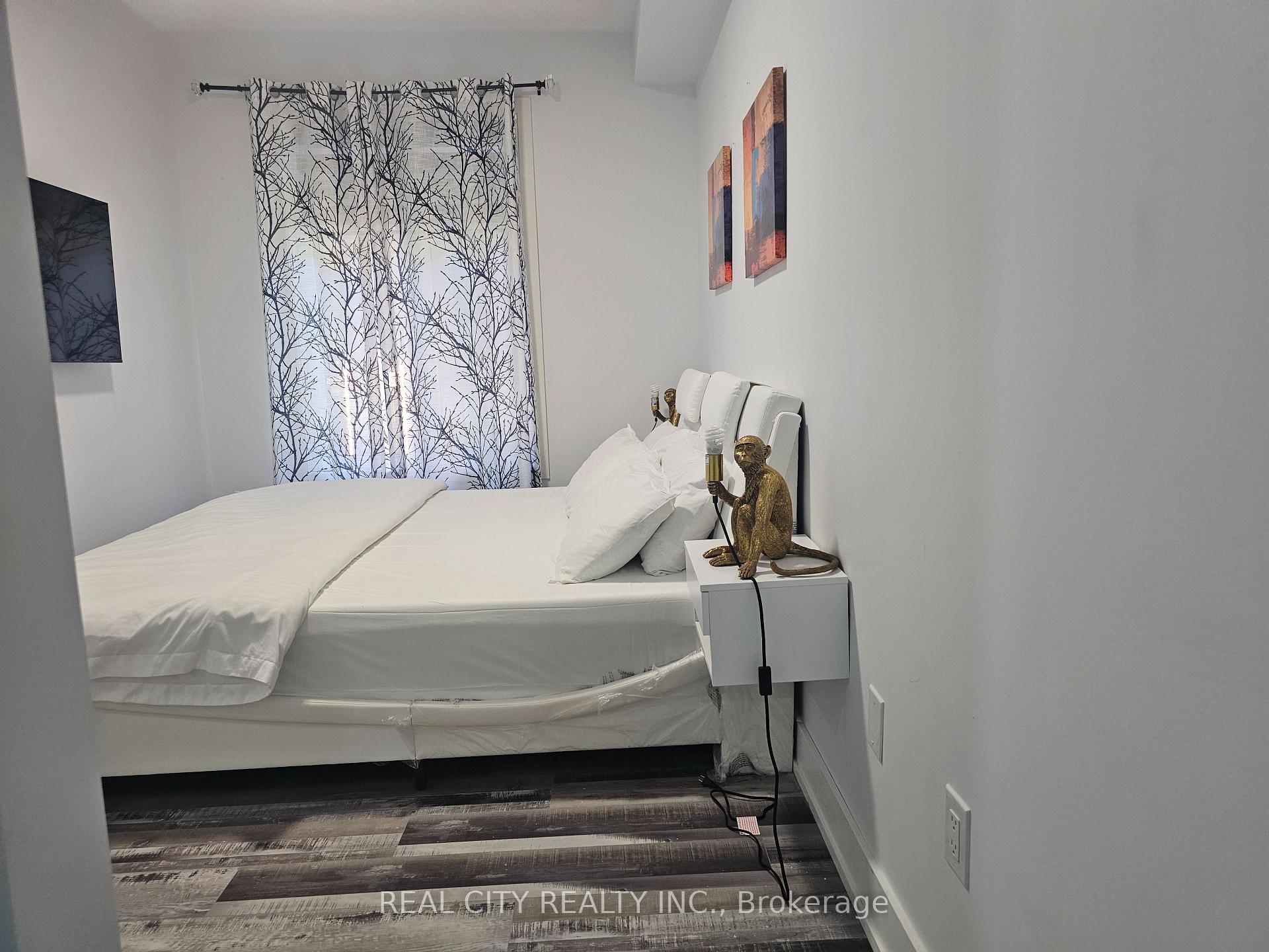 Photo 8 of 135 Farooq Boulevard, Vaughan, Vellore Village — HOMEH