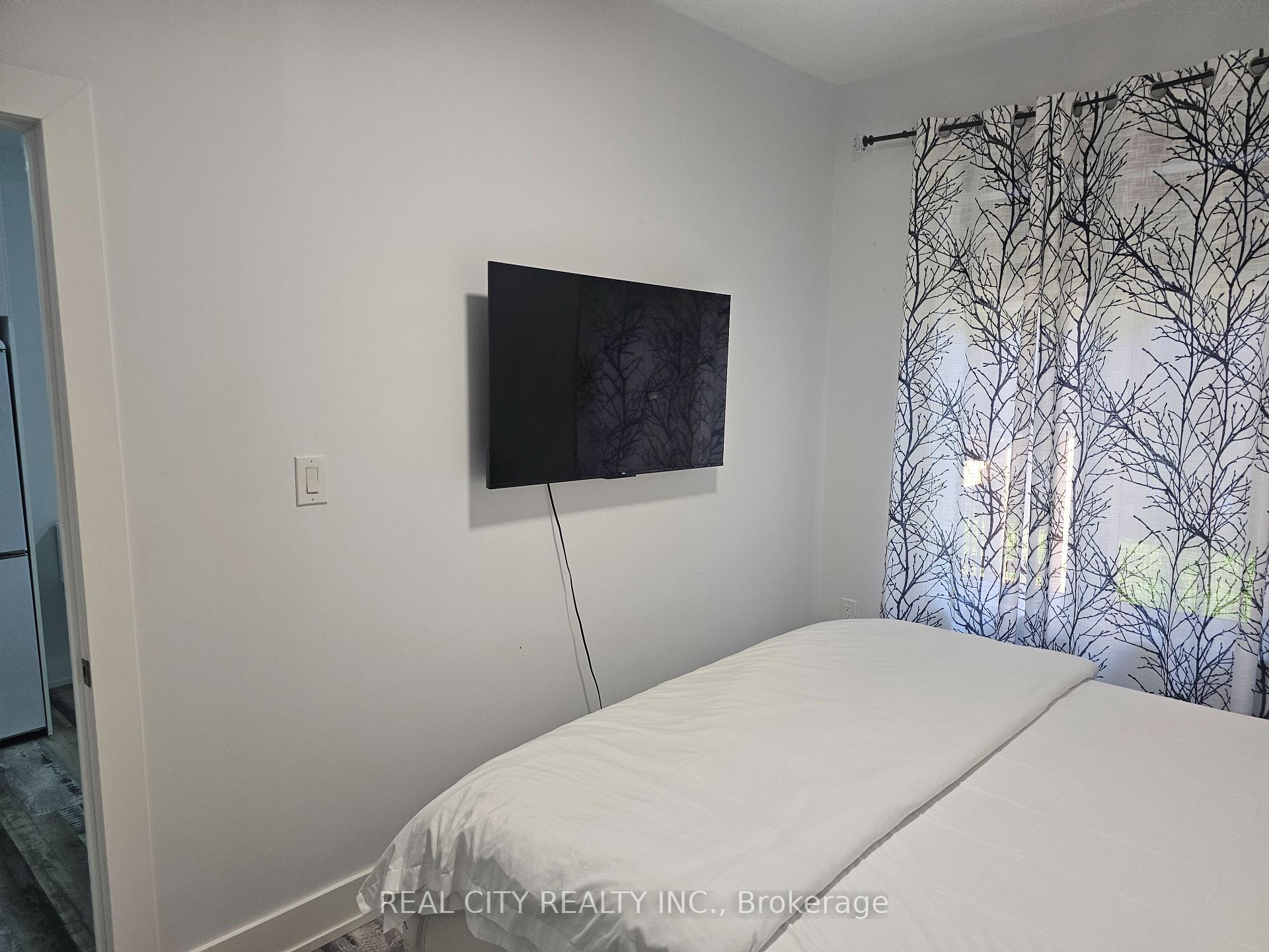 Photo 11 of 135 Farooq Boulevard, Vaughan, Vellore Village — HOMEH