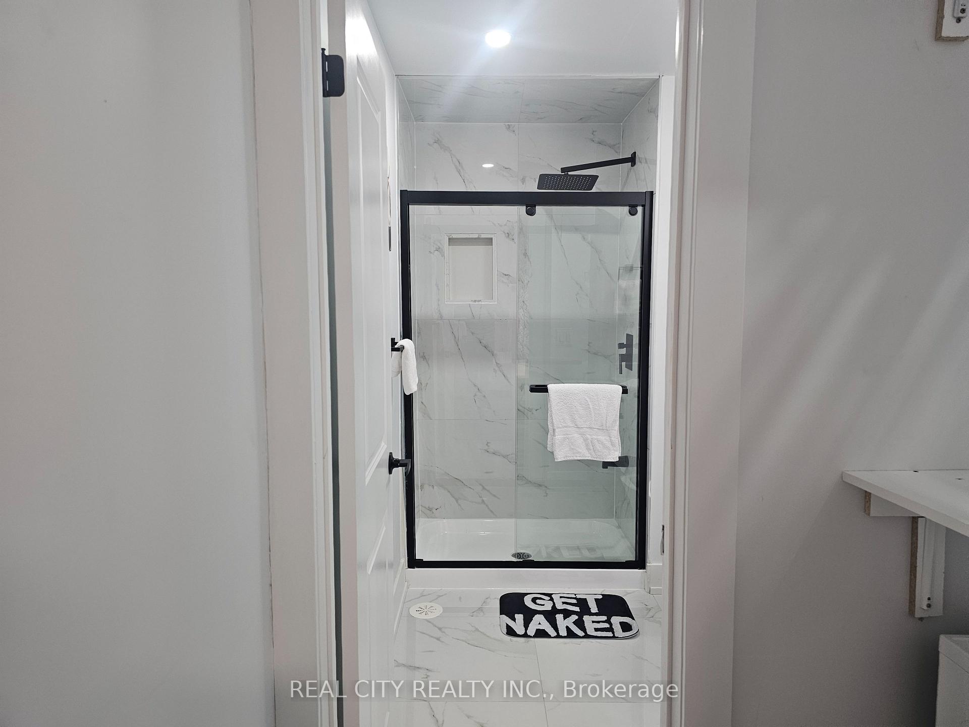 Photo 14 of 135 Farooq Boulevard, Vaughan, Vellore Village — HOMEH