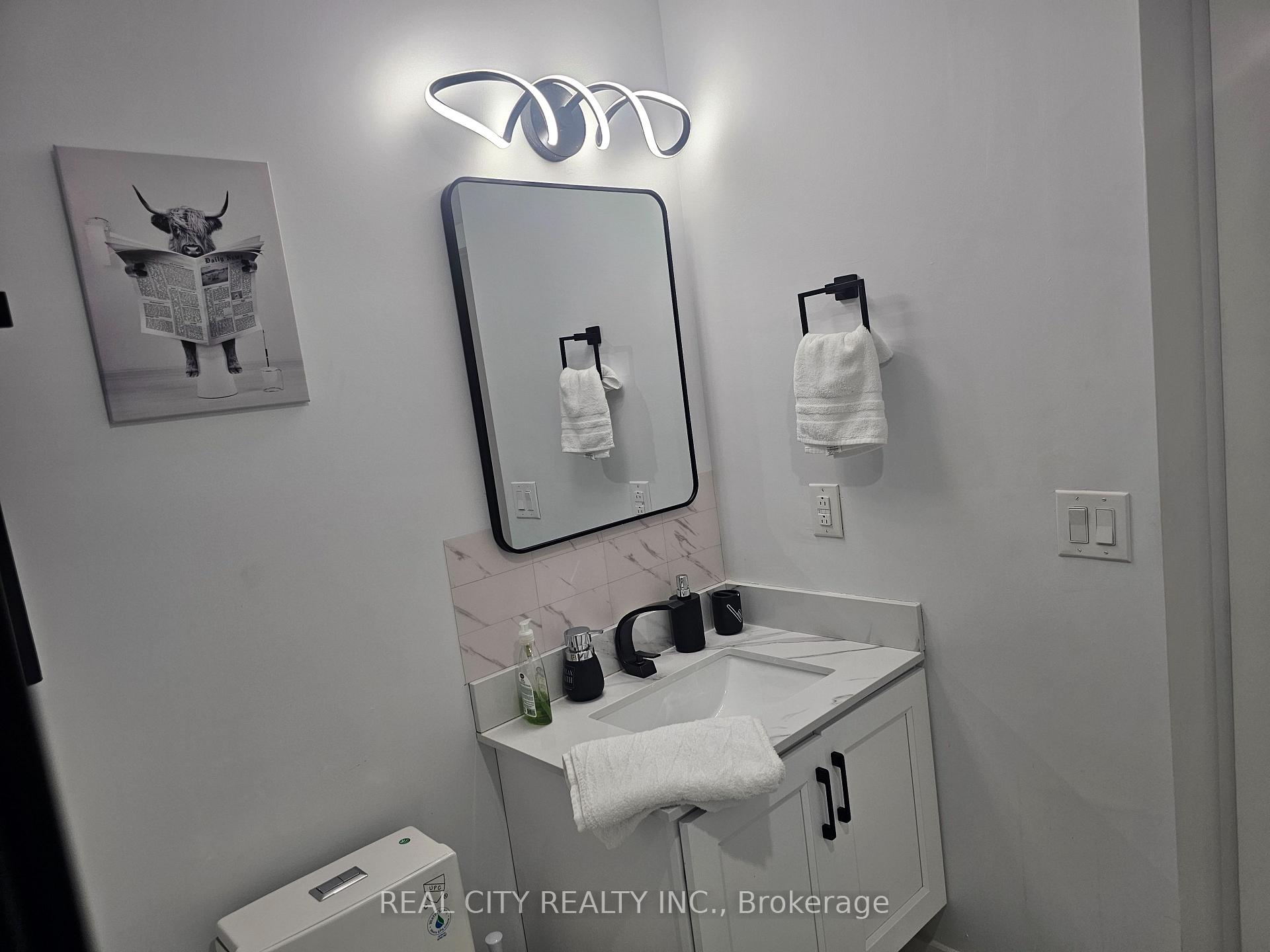 Photo 16 of 135 Farooq Boulevard, Vaughan, Vellore Village — HOMEH