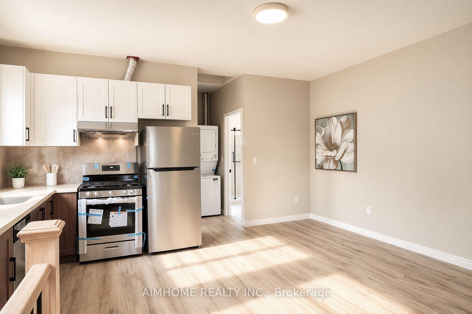 Photo 2 of Unit 3, 15 Waddington Crescent, North York, Don Valley Village — HOMEH