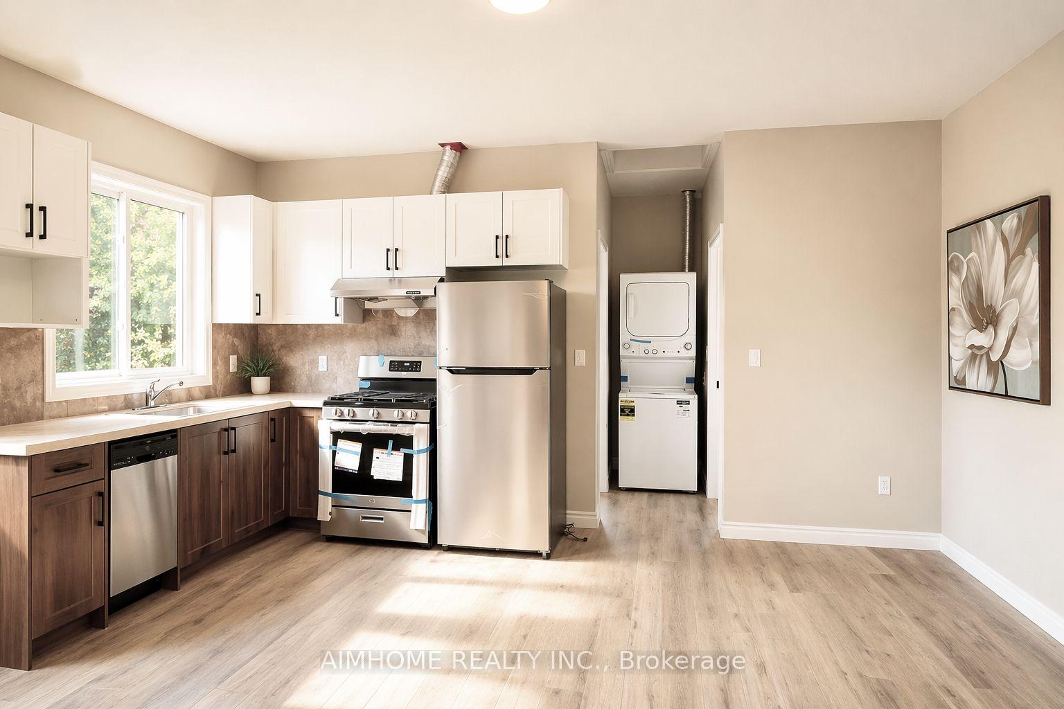 Photo 4 of Unit 3, 15 Waddington Crescent, North York, Don Valley Village — HOMEH