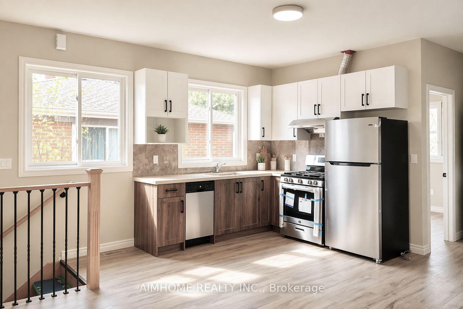 Photo 5 of Unit 3, 15 Waddington Crescent, North York, Don Valley Village — HOMEH