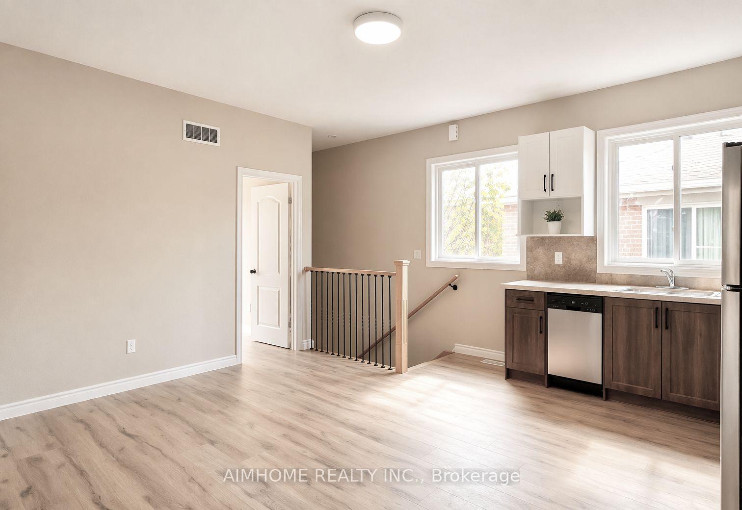 Photo 6 of Unit 3, 15 Waddington Crescent, North York, Don Valley Village — HOMEH