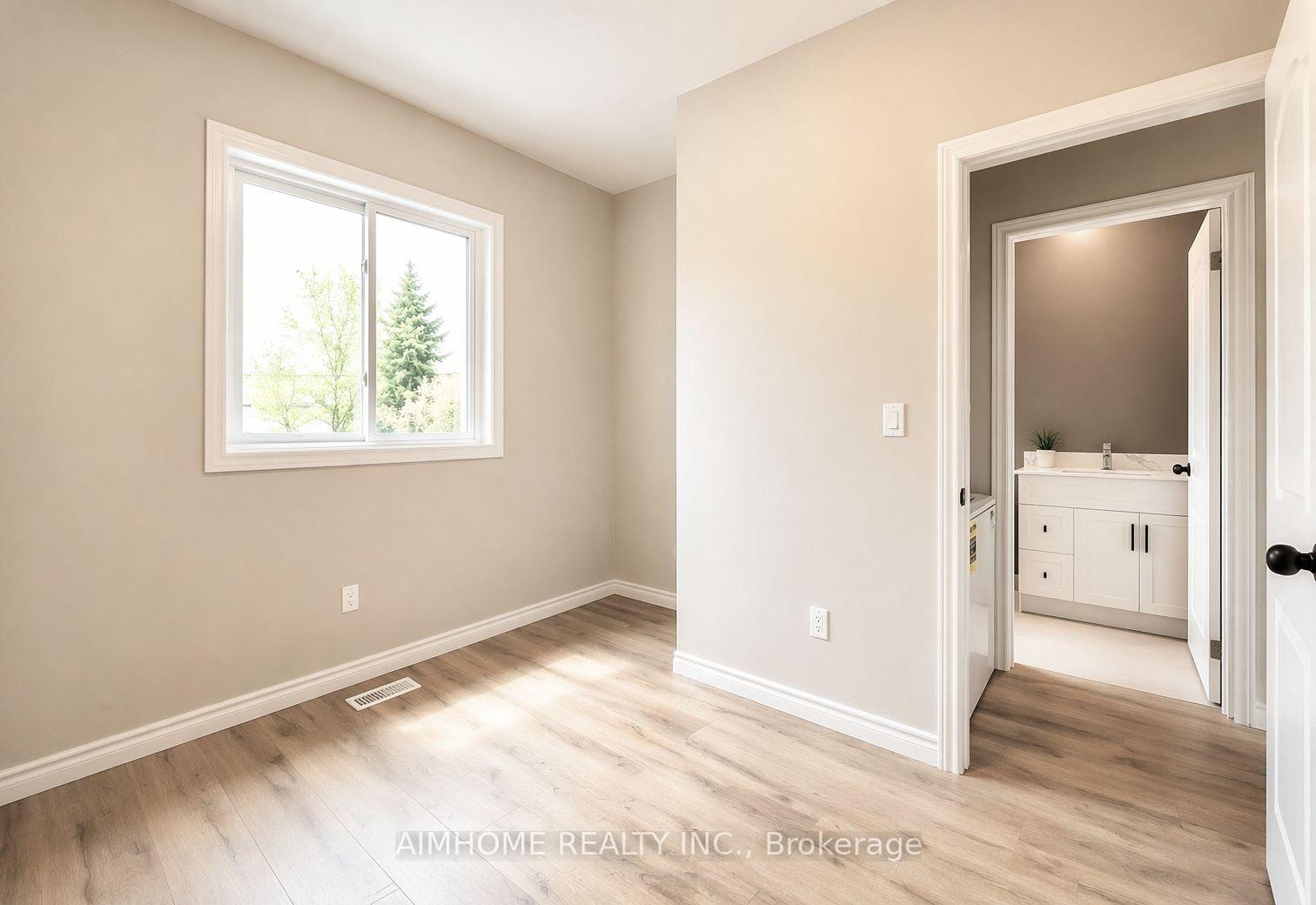Photo 8 of Unit 3, 15 Waddington Crescent, North York, Don Valley Village — HOMEH