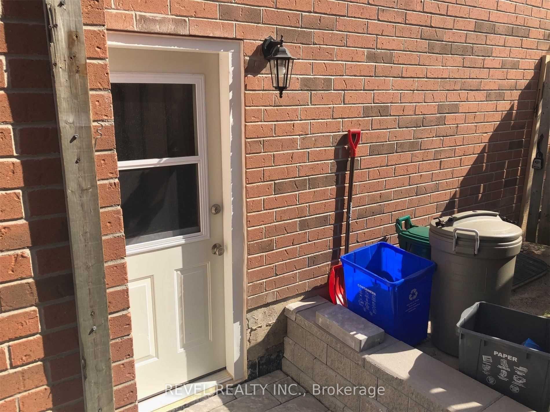 Photo 3 of Unit Lower, 1 Bates Court, Barrie, Painswick North — HOMEH
