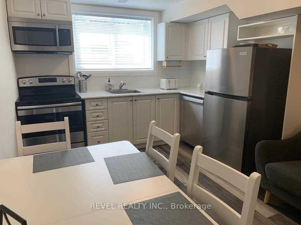 Photo 4 of Unit Lower, 1 Bates Court, Barrie, Painswick North — HOMEH