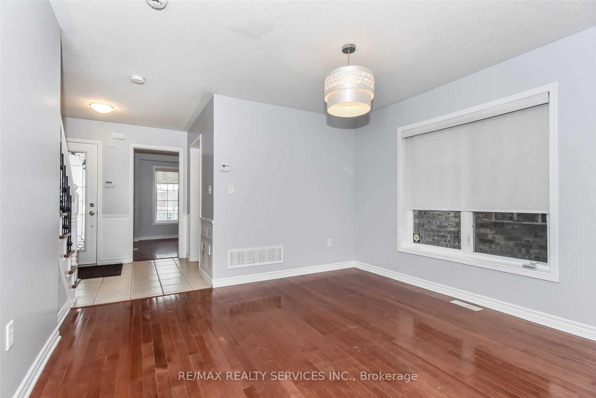 Photo 8 of 48 Fletcher Circle, Cambridge, Silver Heights — HOMEH