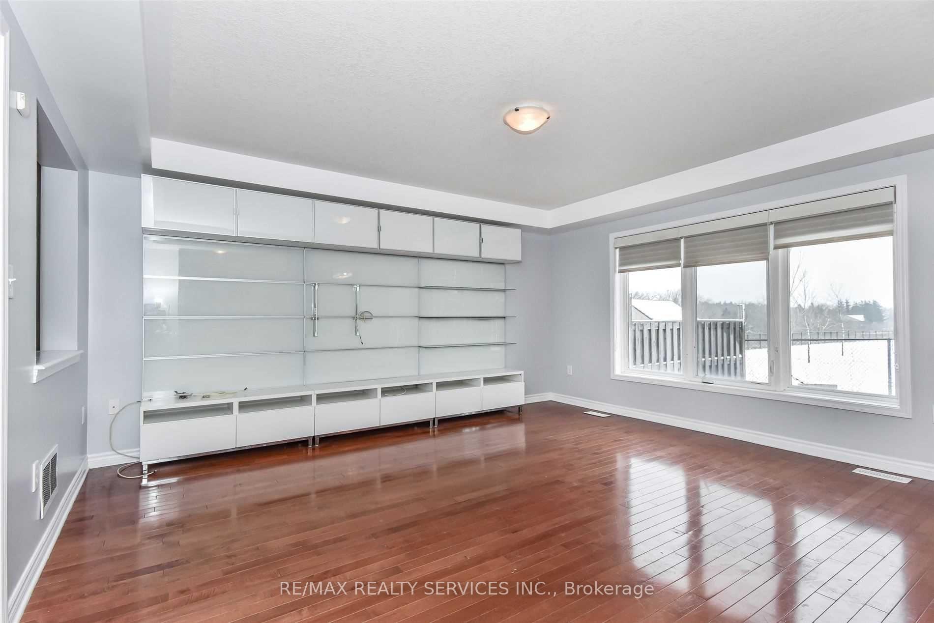 Photo 10 of 48 Fletcher Circle, Cambridge, Silver Heights — HOMEH