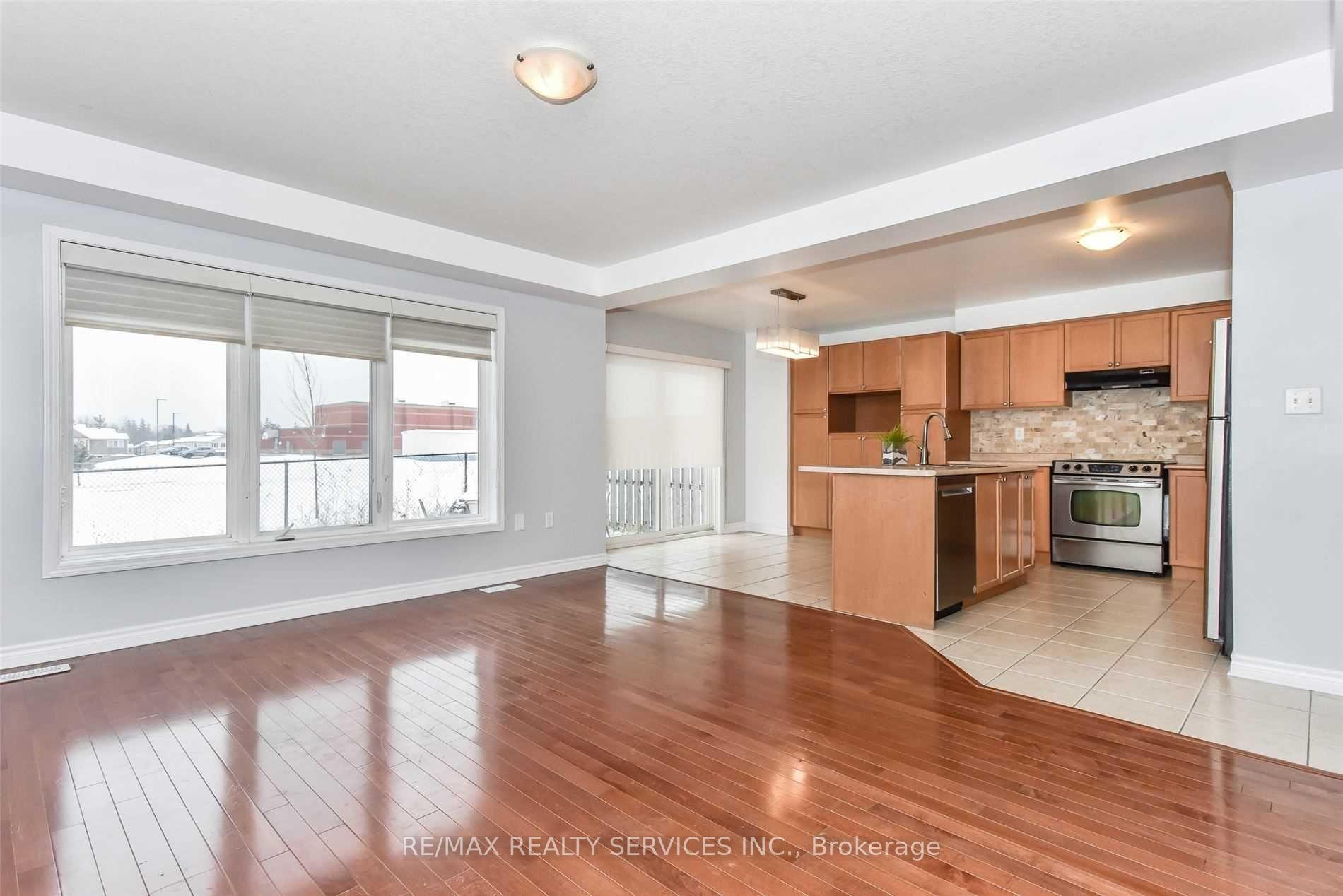 Photo 11 of 48 Fletcher Circle, Cambridge, Silver Heights — HOMEH