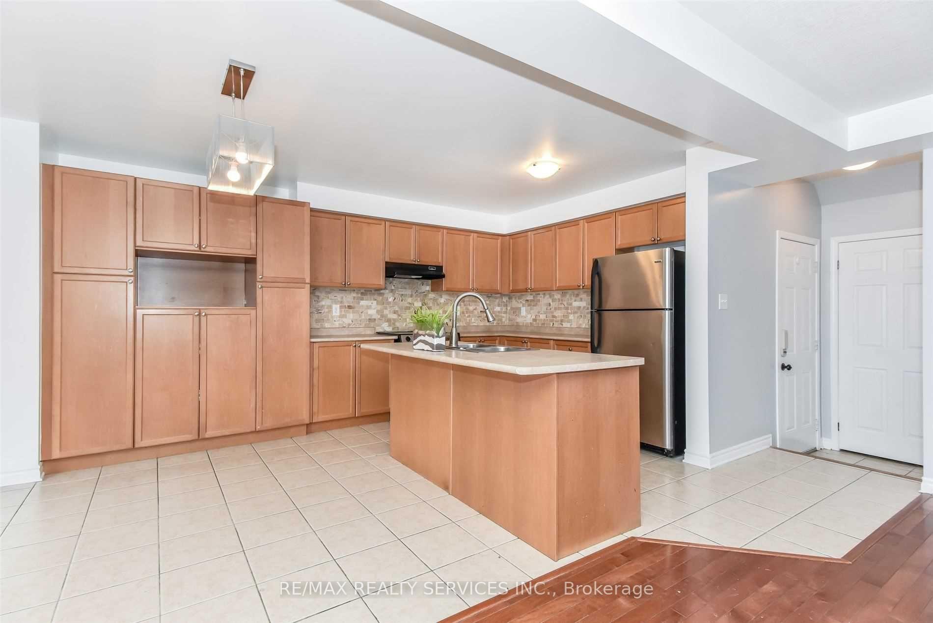 Photo 12 of 48 Fletcher Circle, Cambridge, Silver Heights — HOMEH