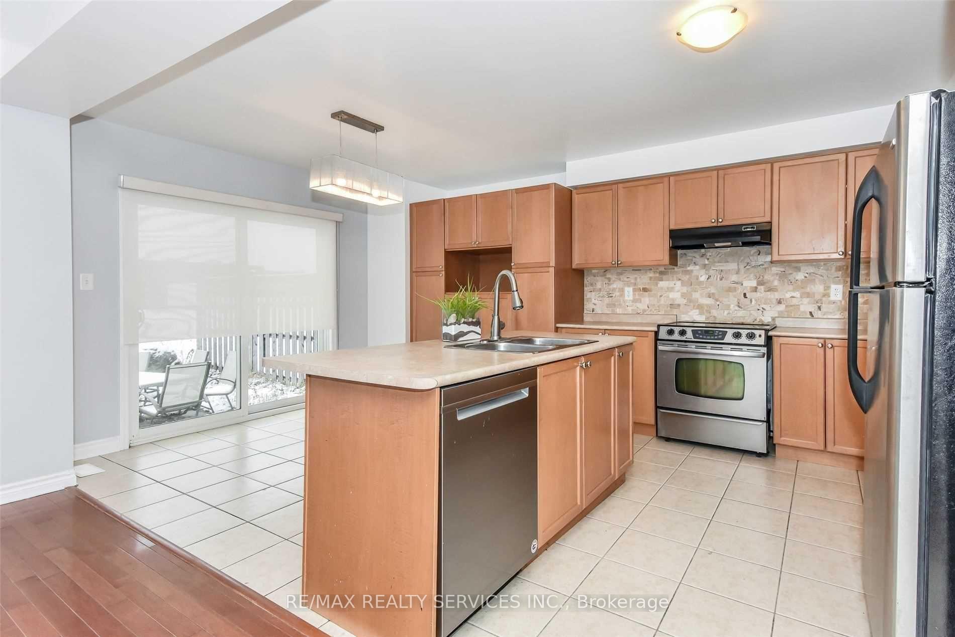 Photo 13 of 48 Fletcher Circle, Cambridge, Silver Heights — HOMEH