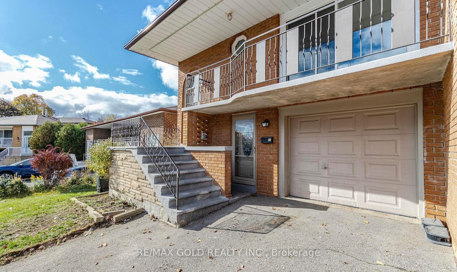 Photo 2 of 68 Prouse Drive, Brampton, Brampton North — HOMEH