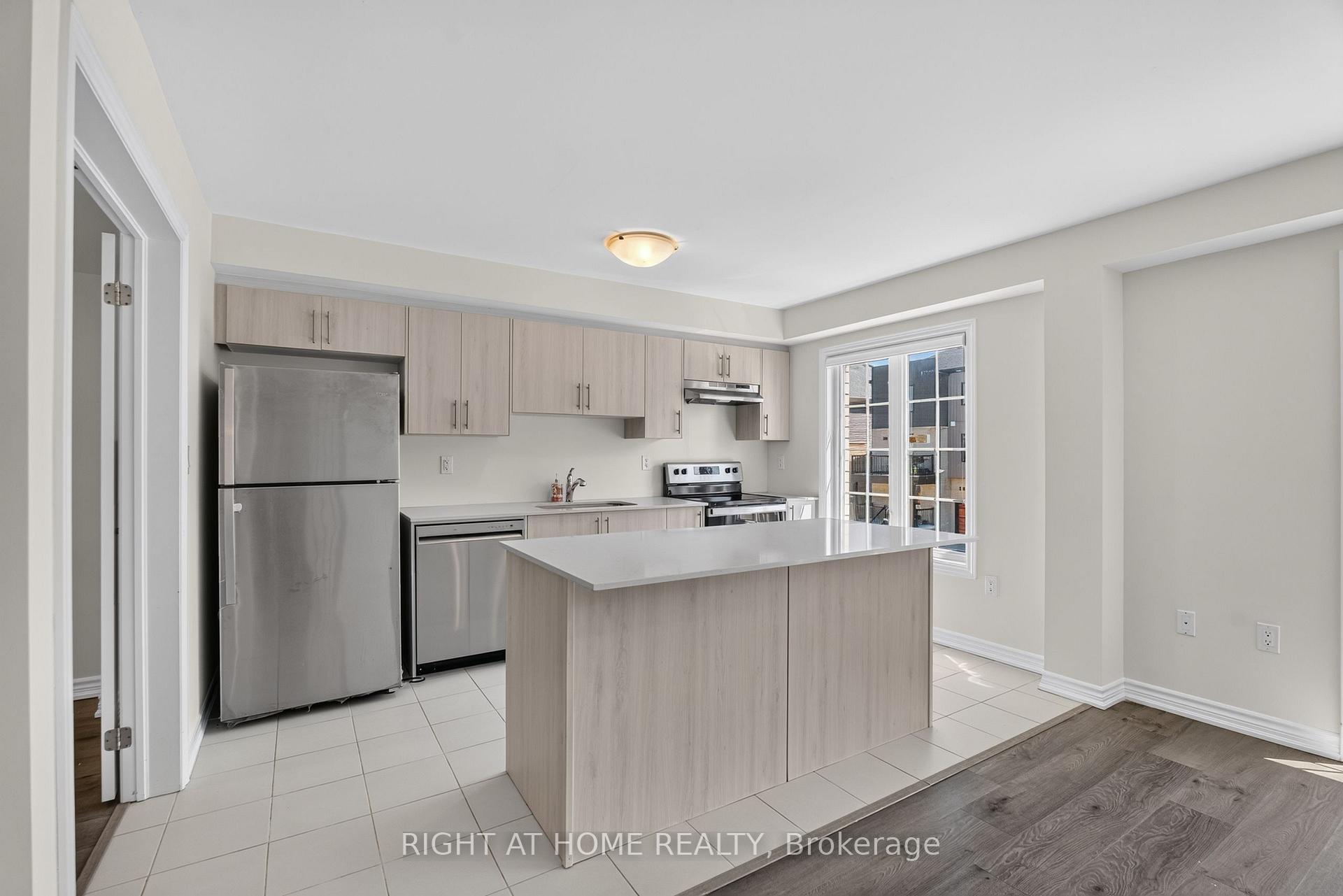 Photo 12 of 9 Silo Mews, Barrie, Rural Barrie Southeast — HOMEH