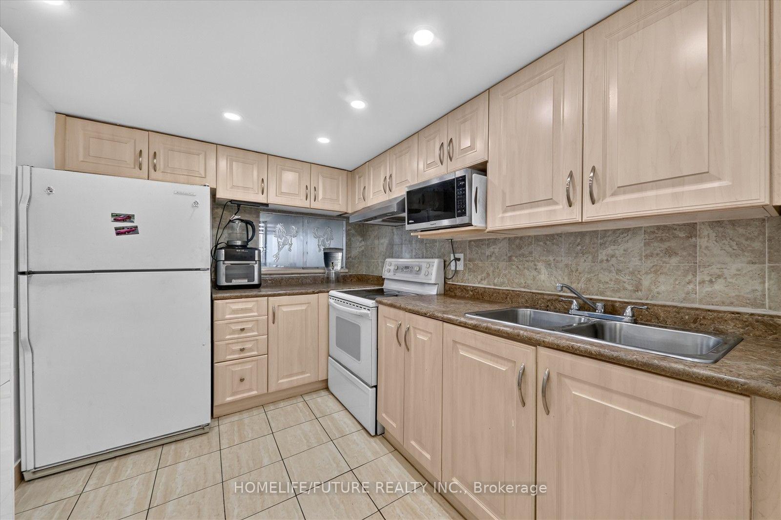 Photo 14 of Unit 708, 2460 Eglinton Avenue E, Scarborough, Eglinton East — HOMEH