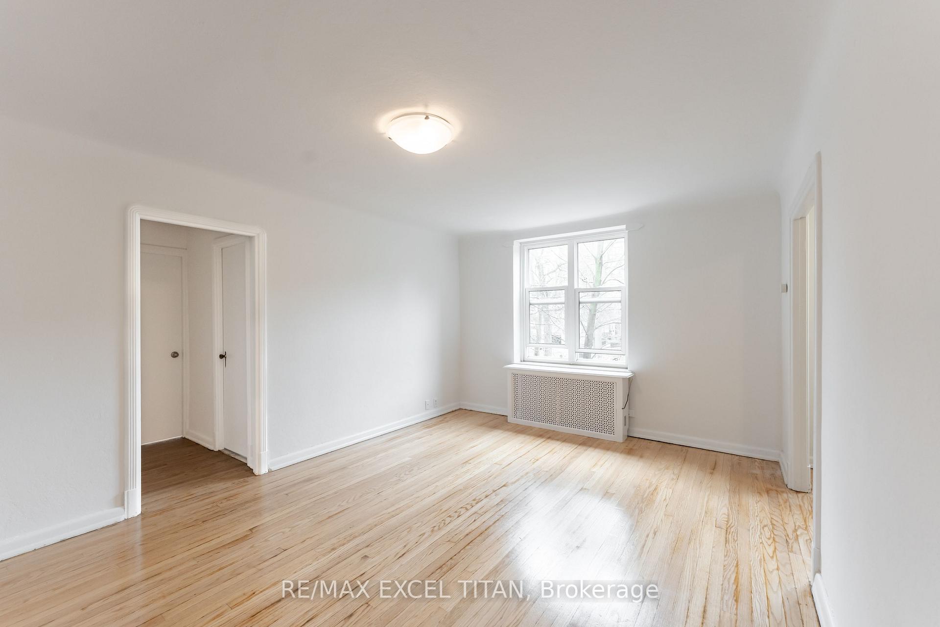 Photo 2 of Unit 35, 8 Mallory Gardens, Toronto, Yonge-St. Clair — HOMEH