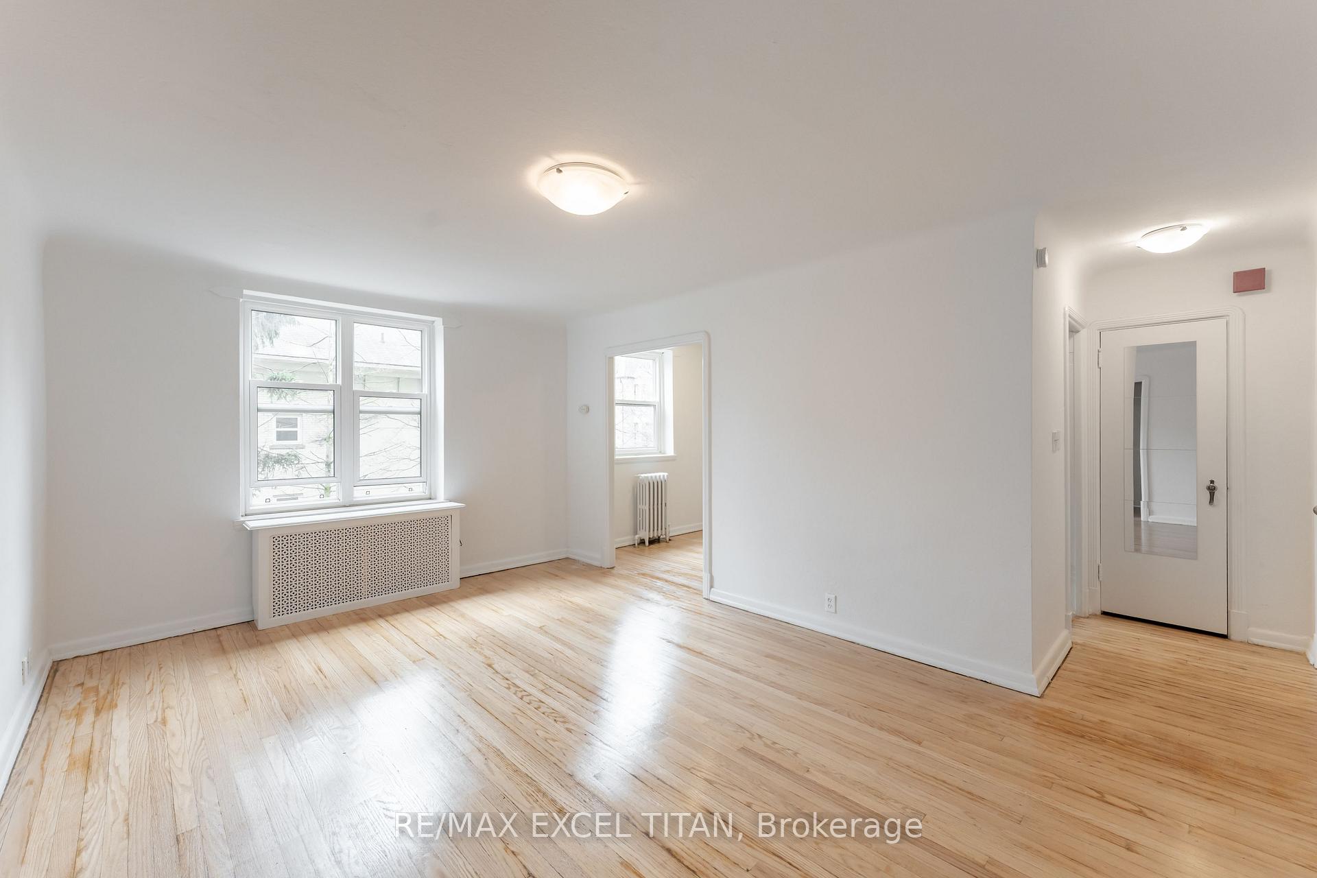 Photo 3 of Unit 35, 8 Mallory Gardens, Toronto, Yonge-St. Clair — HOMEH