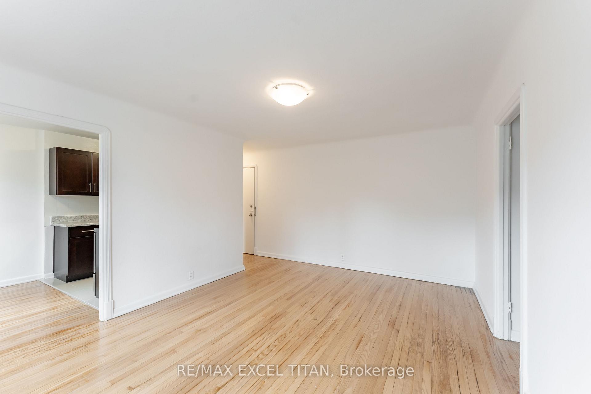 Photo 4 of Unit 35, 8 Mallory Gardens, Toronto, Yonge-St. Clair — HOMEH