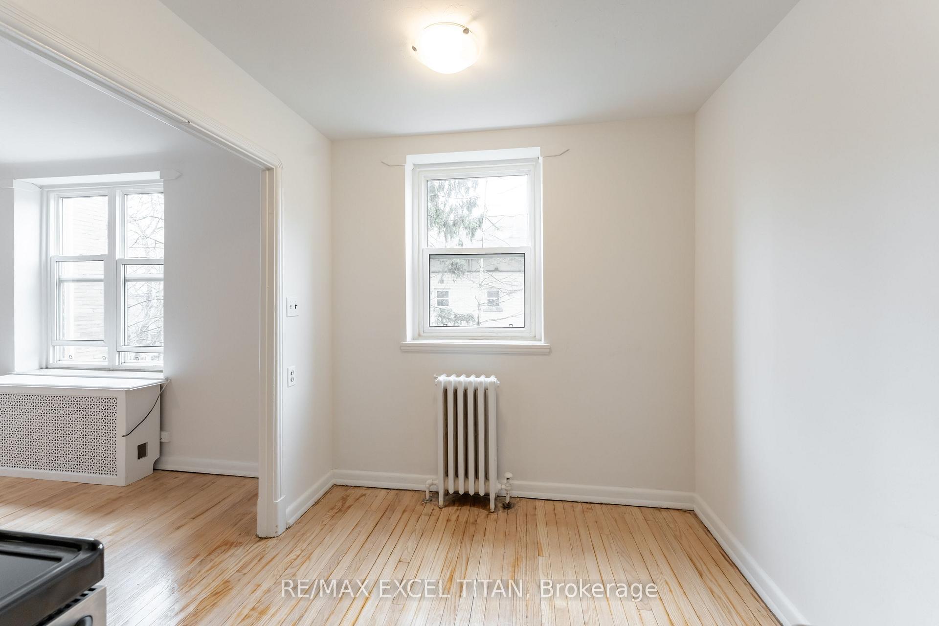 Photo 5 of Unit 35, 8 Mallory Gardens, Toronto, Yonge-St. Clair — HOMEH