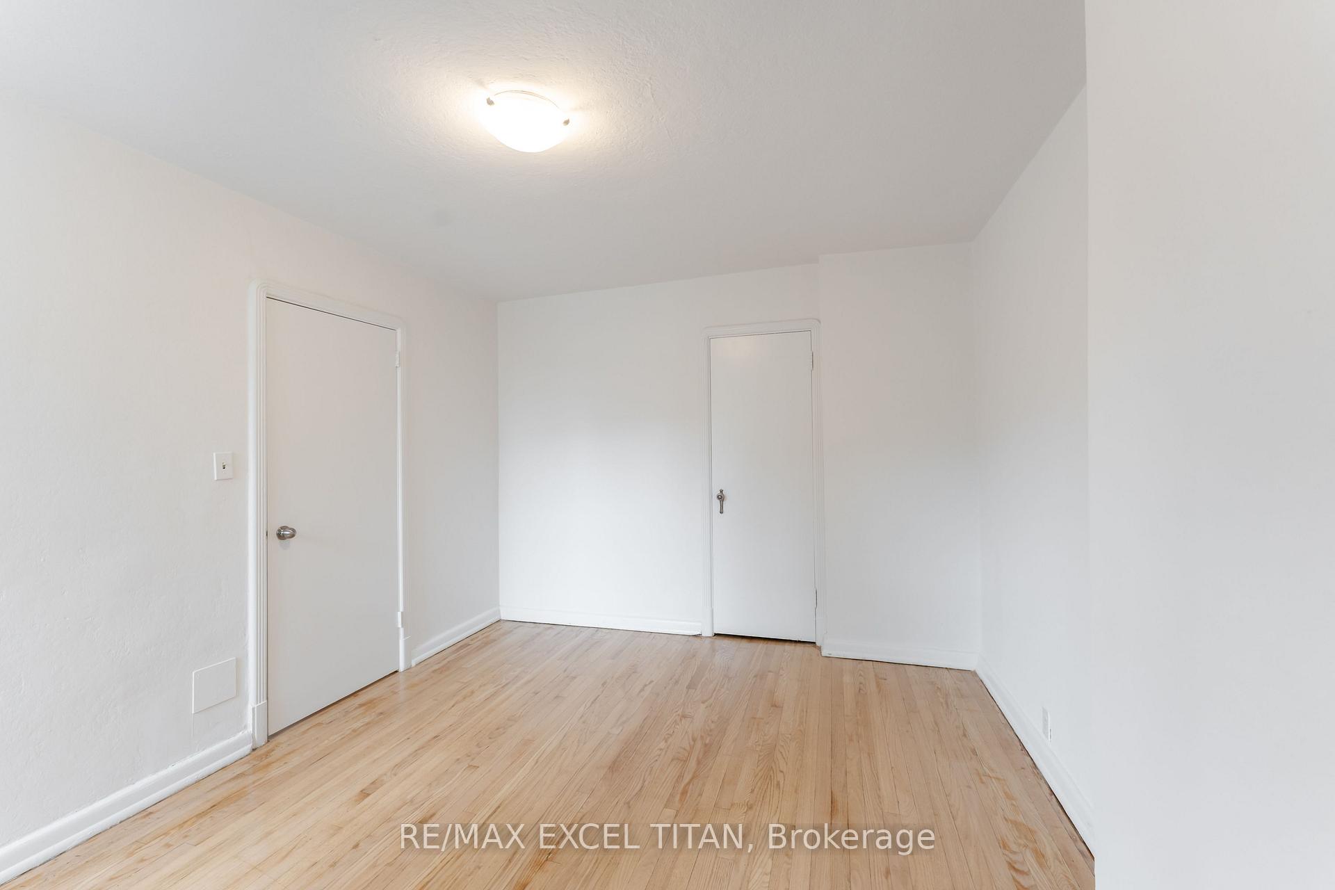 Photo 7 of Unit 35, 8 Mallory Gardens, Toronto, Yonge-St. Clair — HOMEH