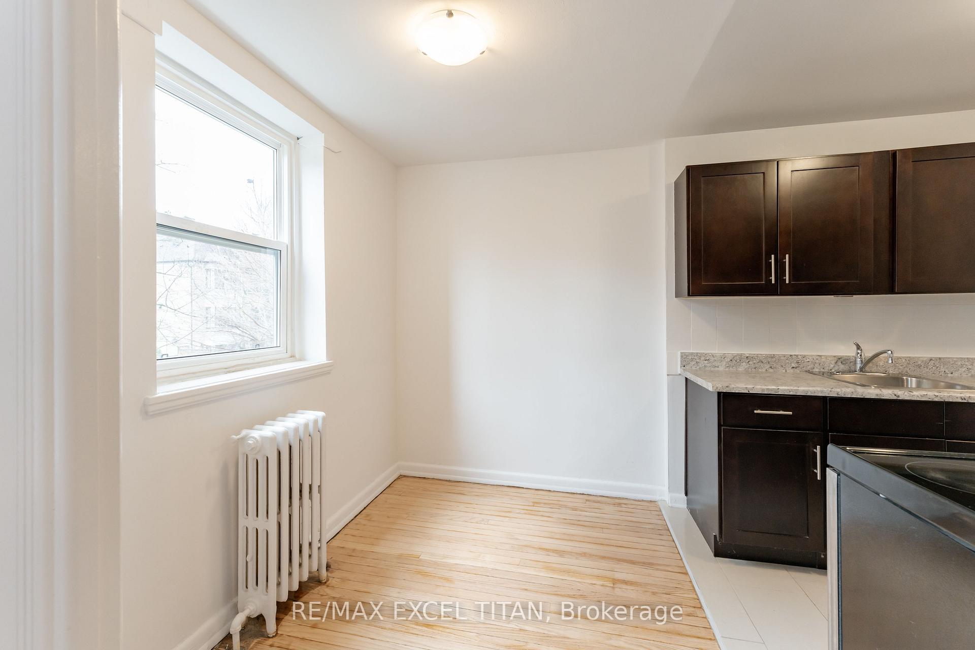 Photo 8 of Unit 35, 8 Mallory Gardens, Toronto, Yonge-St. Clair — HOMEH