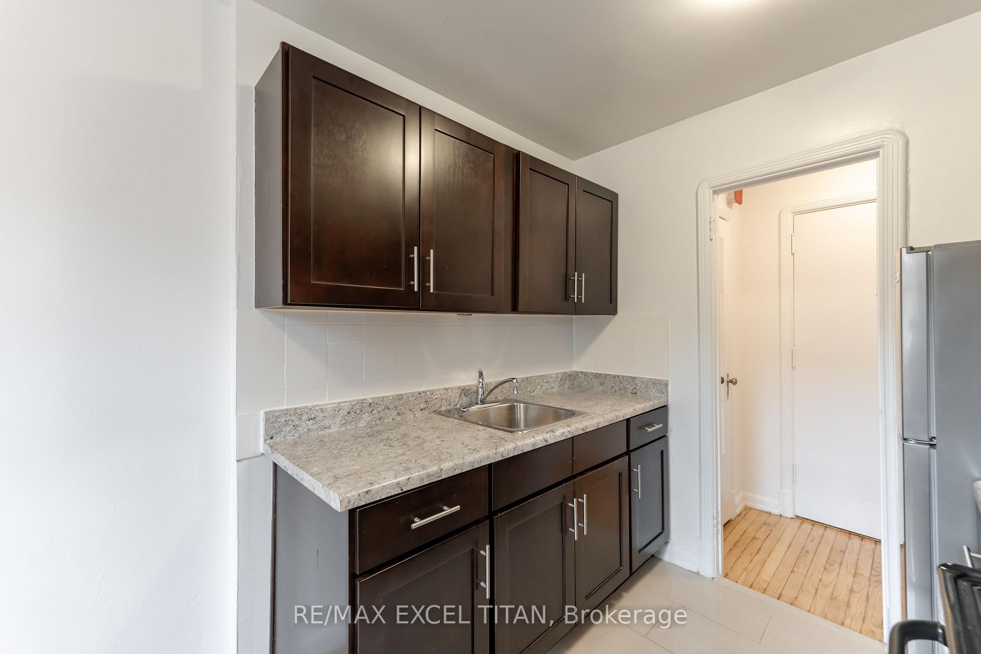 Photo 10 of Unit 35, 8 Mallory Gardens, Toronto, Yonge-St. Clair — HOMEH