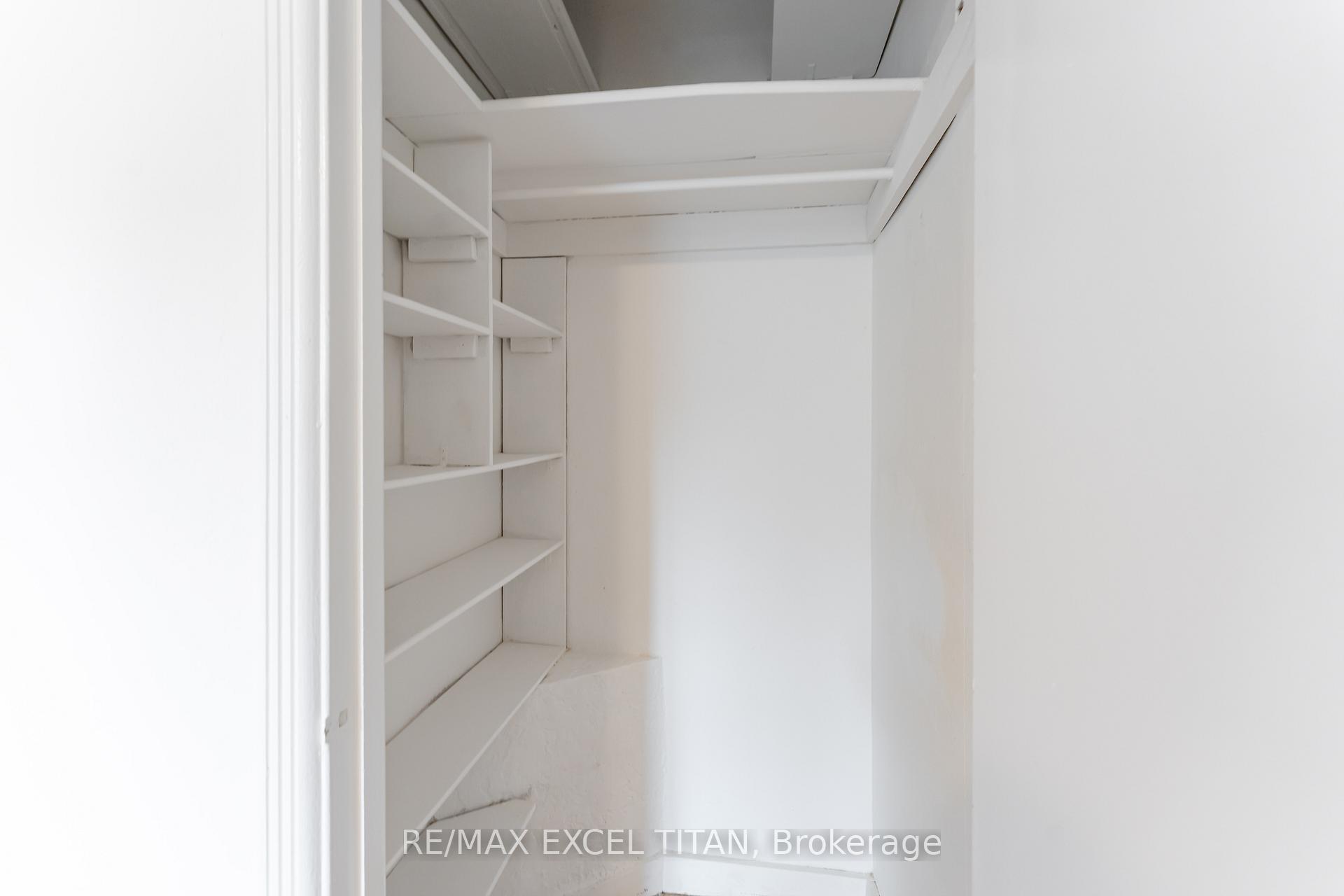Photo 12 of Unit 35, 8 Mallory Gardens, Toronto, Yonge-St. Clair — HOMEH