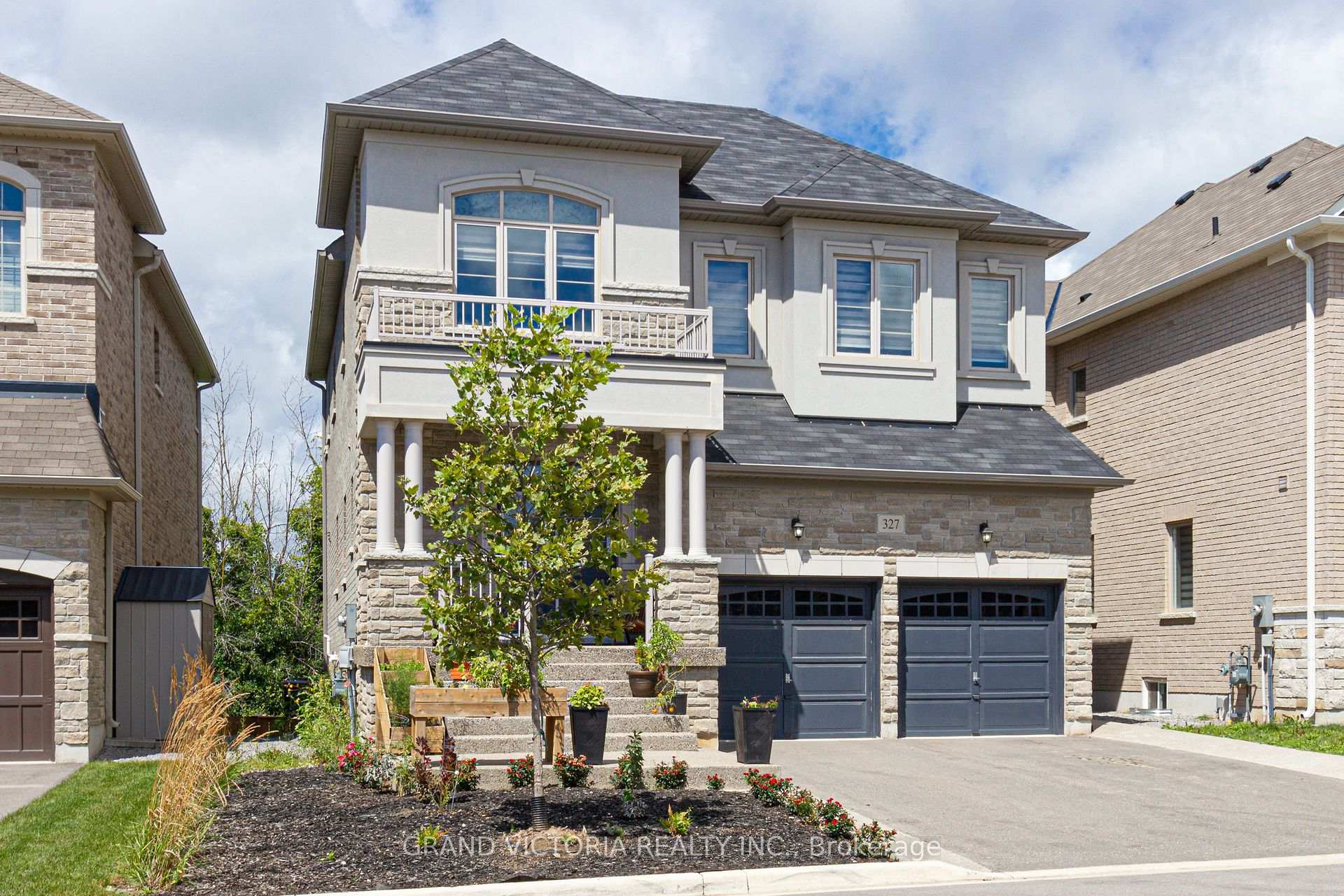 Photo 3 of 327 Humphrey Street, Hamilton, Waterdown — HOMEH